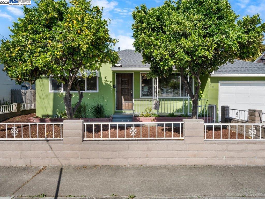 Detail Gallery Image 1 of 1 For 301 Reva Ave, San Leandro,  CA 94577 - 2 Beds | 1/1 Baths