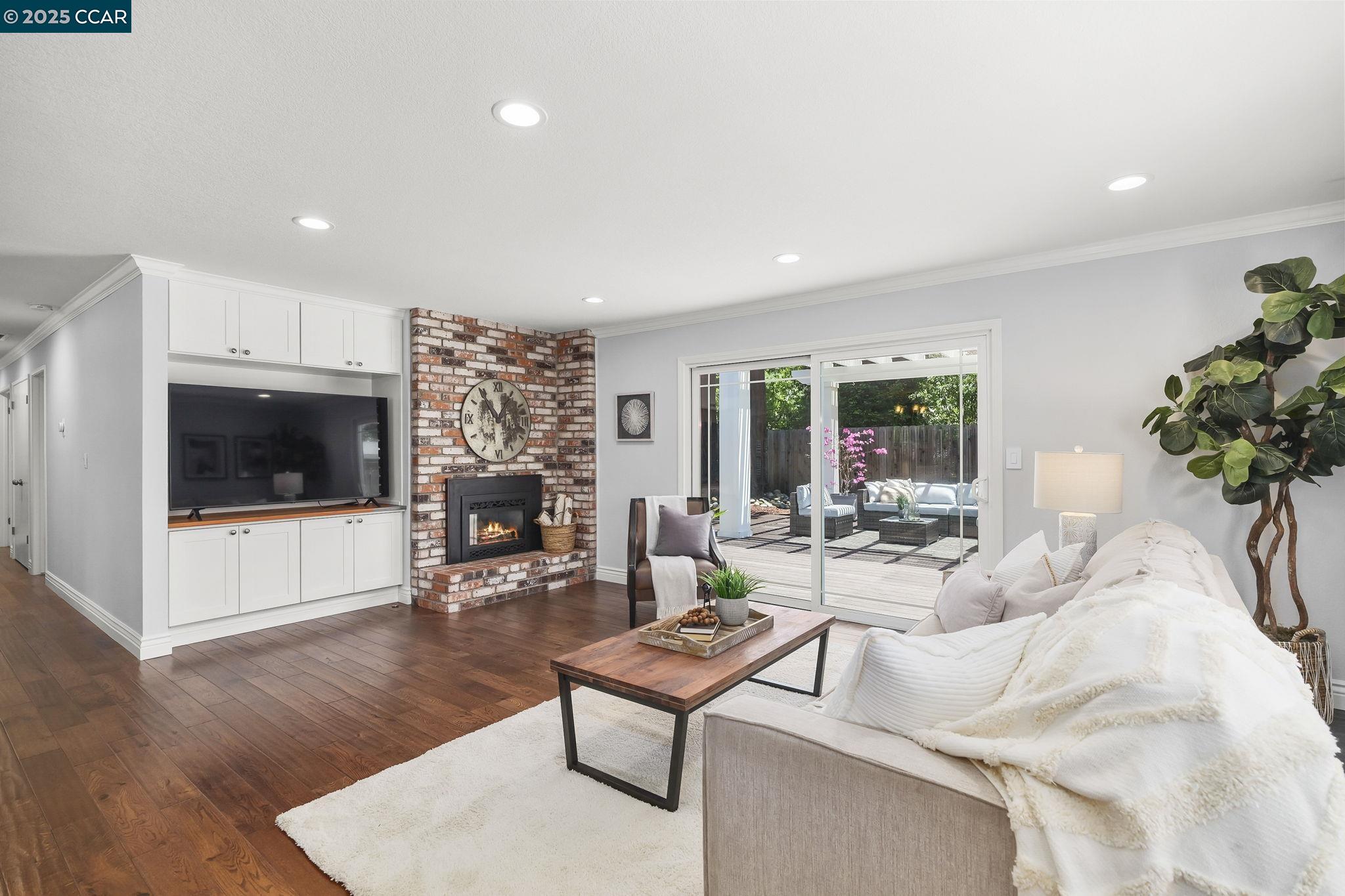 Detail Gallery Image 11 of 34 For 1140 Jamie Dr, Concord,  CA 94518 - 4 Beds | 2/1 Baths
