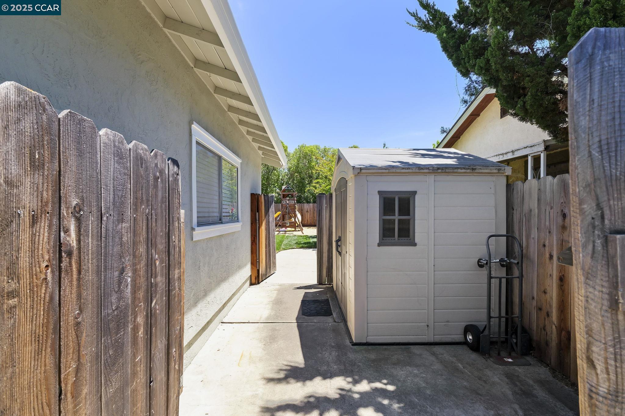 Detail Gallery Image 31 of 34 For 1140 Jamie Dr, Concord,  CA 94518 - 4 Beds | 2/1 Baths