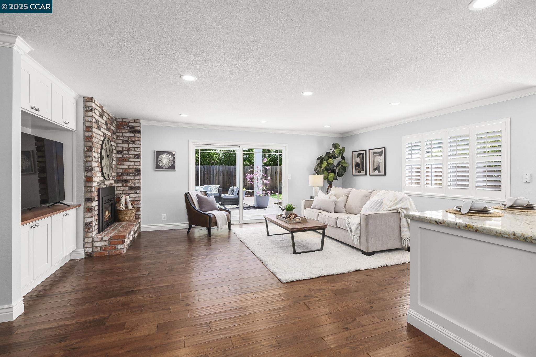 Detail Gallery Image 10 of 34 For 1140 Jamie Dr, Concord,  CA 94518 - 4 Beds | 2/1 Baths
