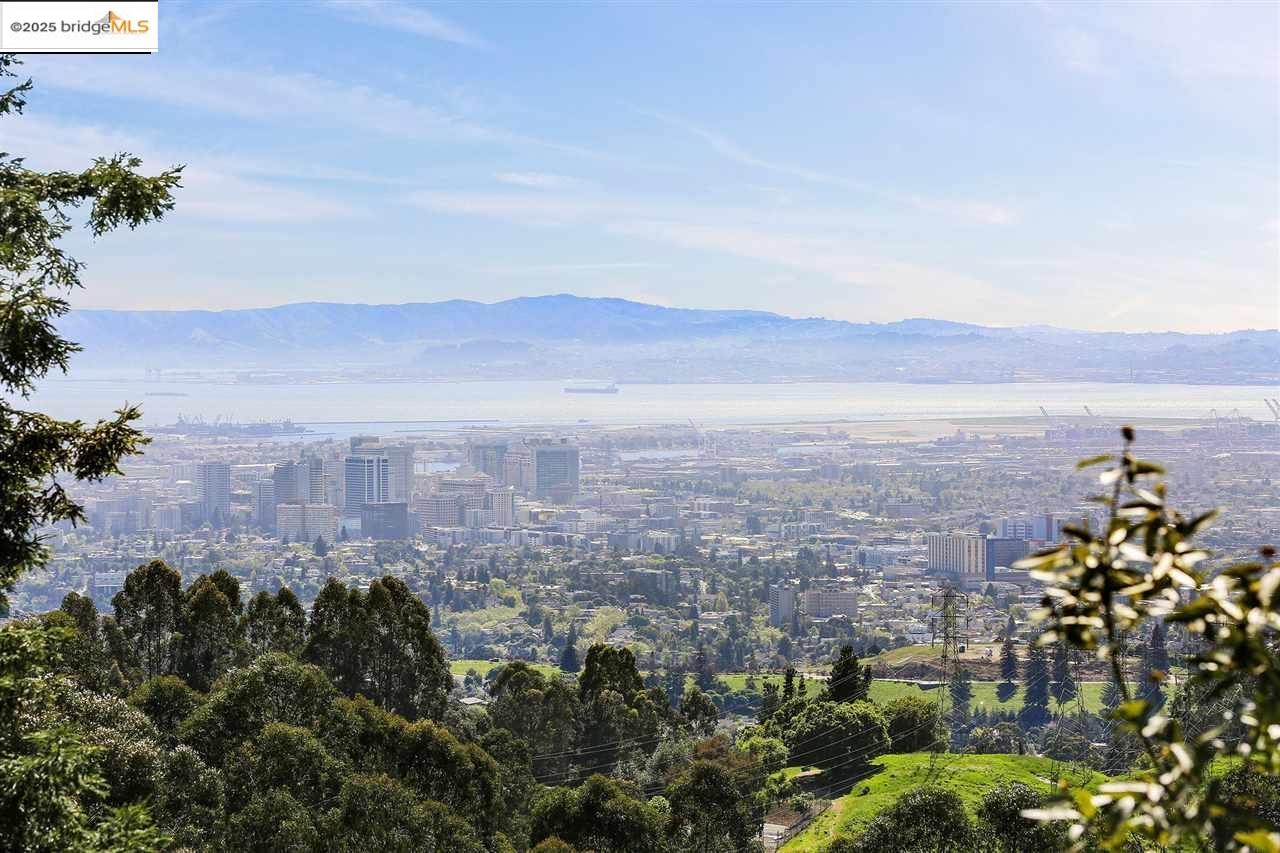 Detail Gallery Image 2 of 12 For 6118 Skyline Blvd, Oakland,  CA 94611 - – Beds | – Baths