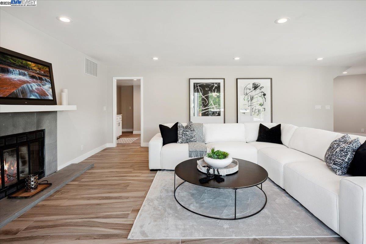 Detail Gallery Image 20 of 59 For 325 Bollinger Estates Ct, San Ramon,  CA 94583 - 4 Beds | 4/1 Baths
