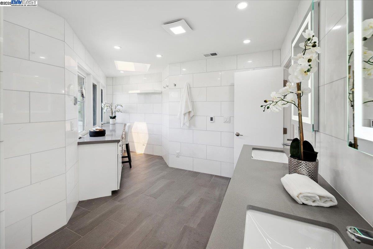Detail Gallery Image 31 of 59 For 325 Bollinger Estates Ct, San Ramon,  CA 94583 - 4 Beds | 4/1 Baths