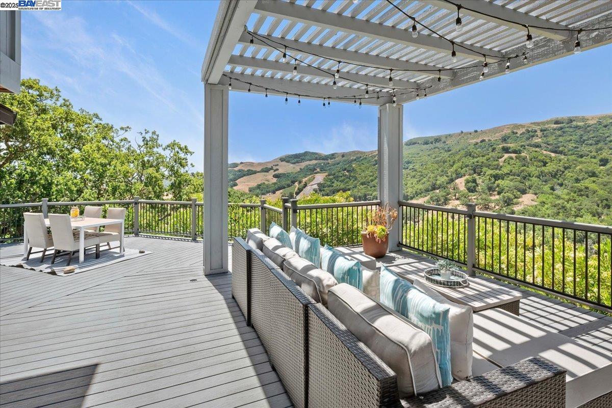 Detail Gallery Image 43 of 59 For 325 Bollinger Estates Ct, San Ramon,  CA 94583 - 4 Beds | 4/1 Baths