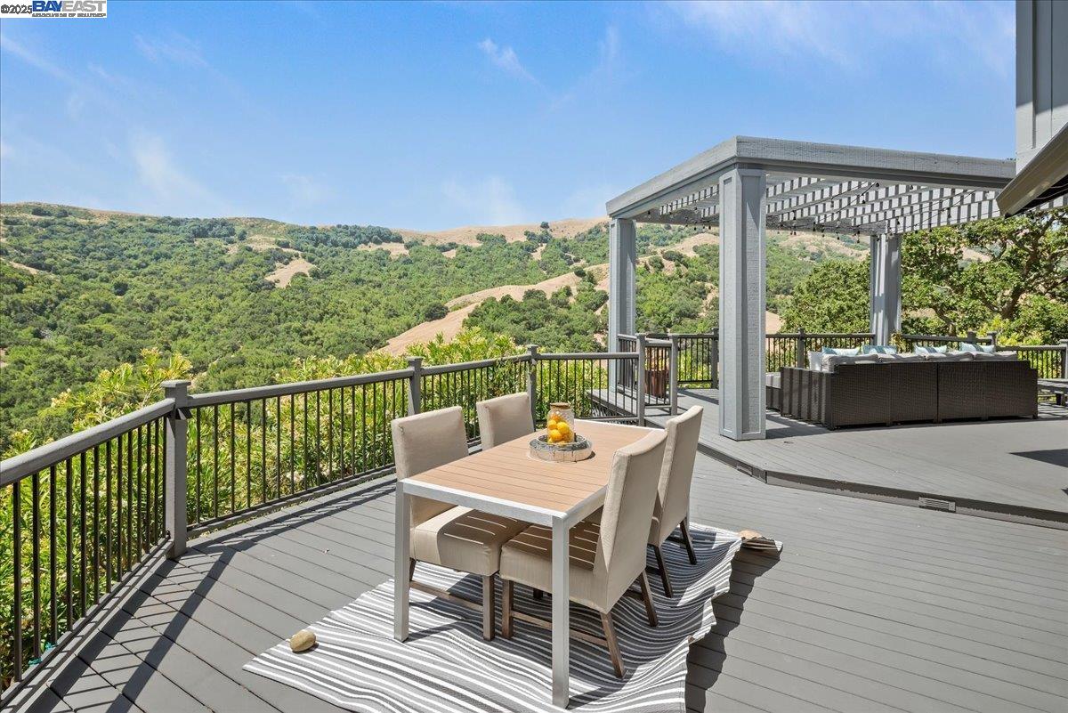 Detail Gallery Image 46 of 59 For 325 Bollinger Estates Ct, San Ramon,  CA 94583 - 4 Beds | 4/1 Baths