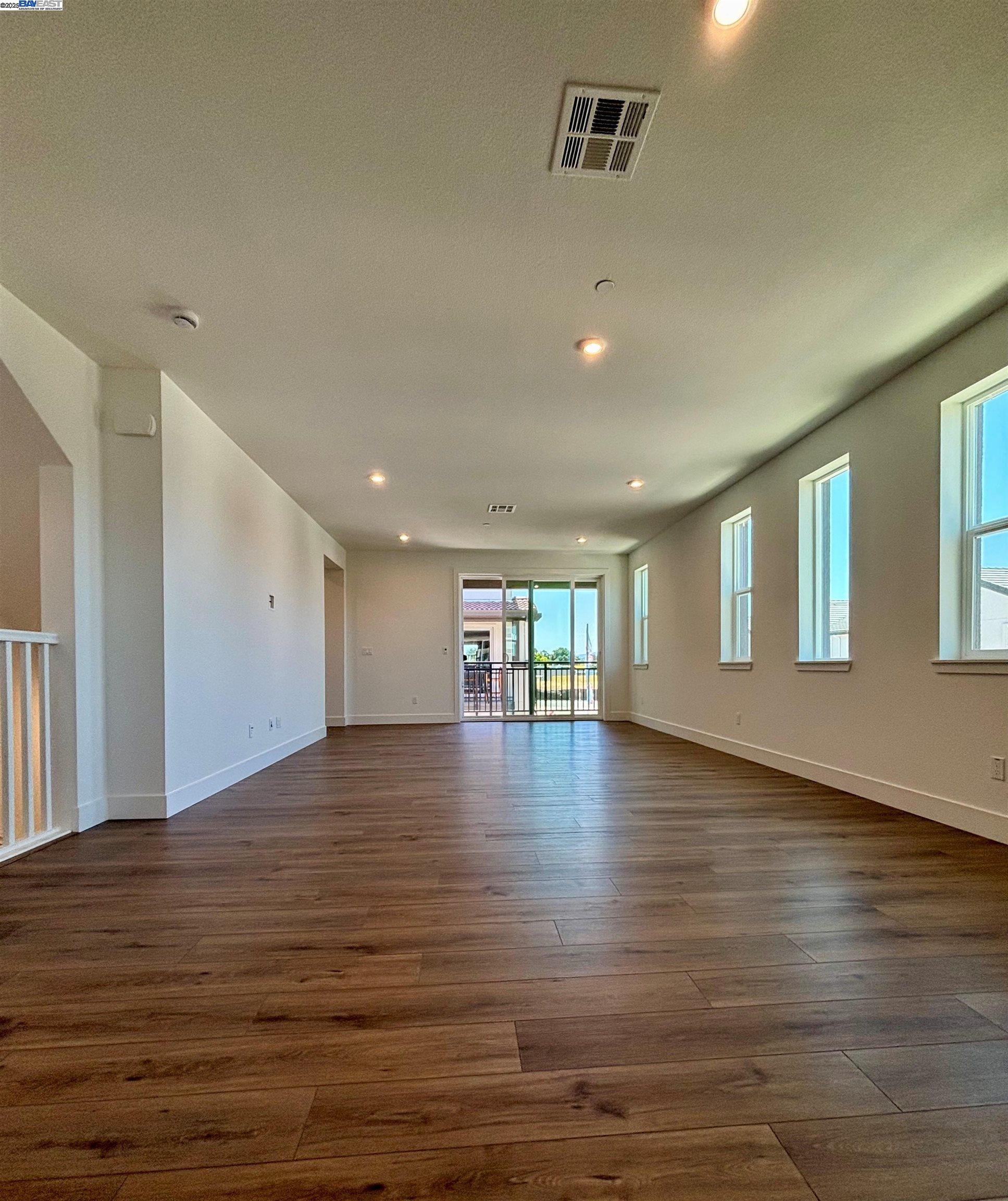 Detail Gallery Image 3 of 19 For 902 Loyola Lane #1201,  Morgan Hill,  CA 95037 - 4 Beds | 3/1 Baths