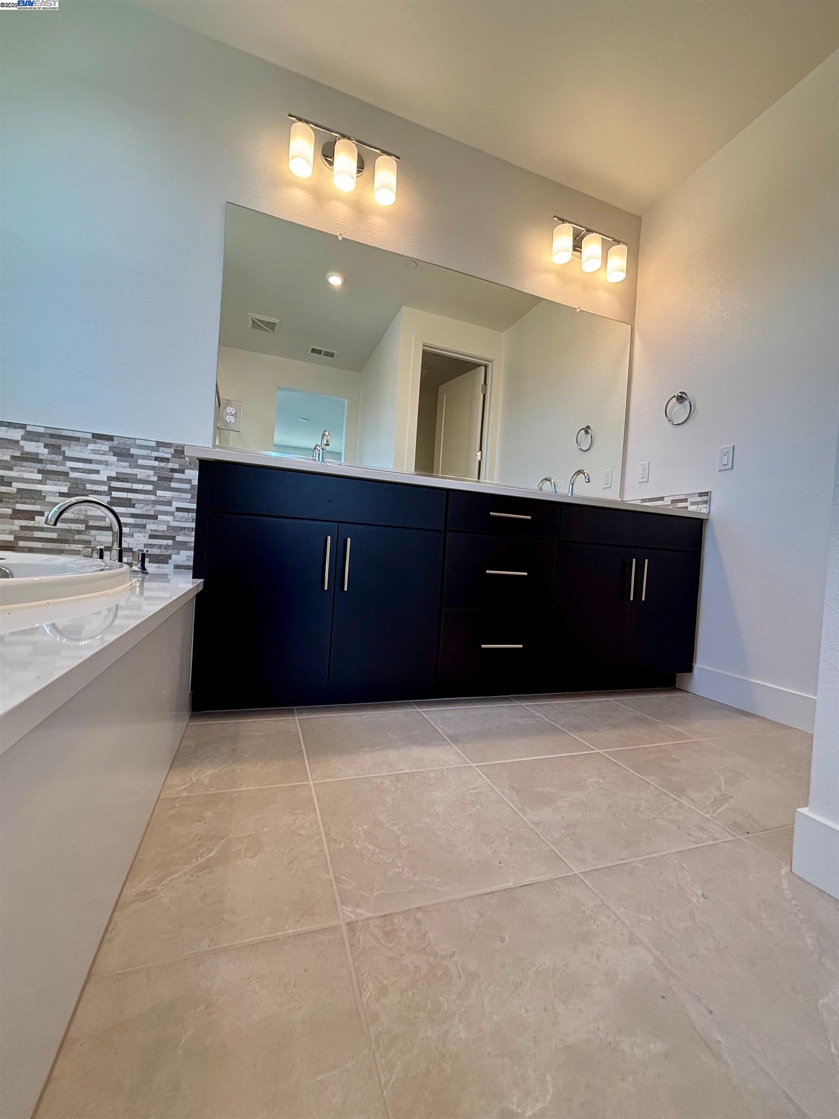 Detail Gallery Image 4 of 19 For 902 Loyola Lane #1201,  Morgan Hill,  CA 95037 - 4 Beds | 3/1 Baths