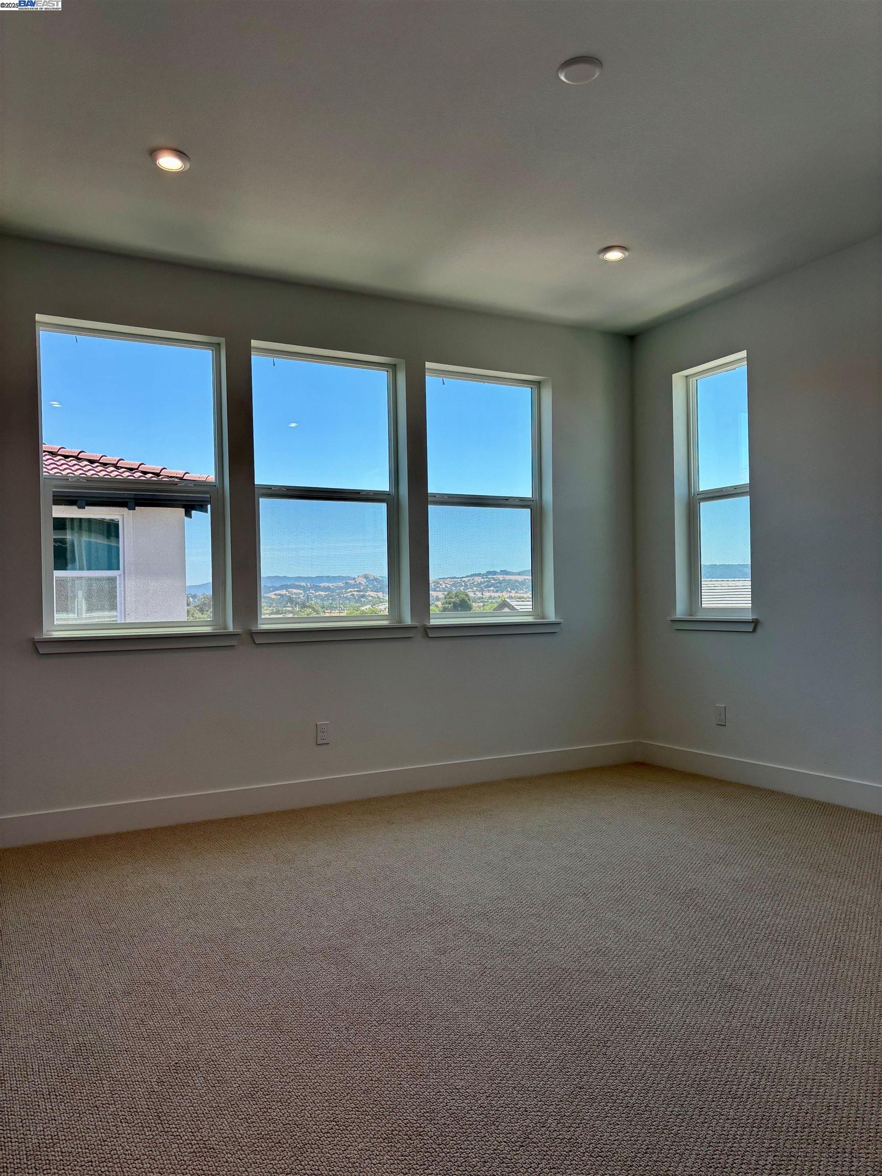 Detail Gallery Image 6 of 19 For 902 Loyola Lane #1201,  Morgan Hill,  CA 95037 - 4 Beds | 3/1 Baths