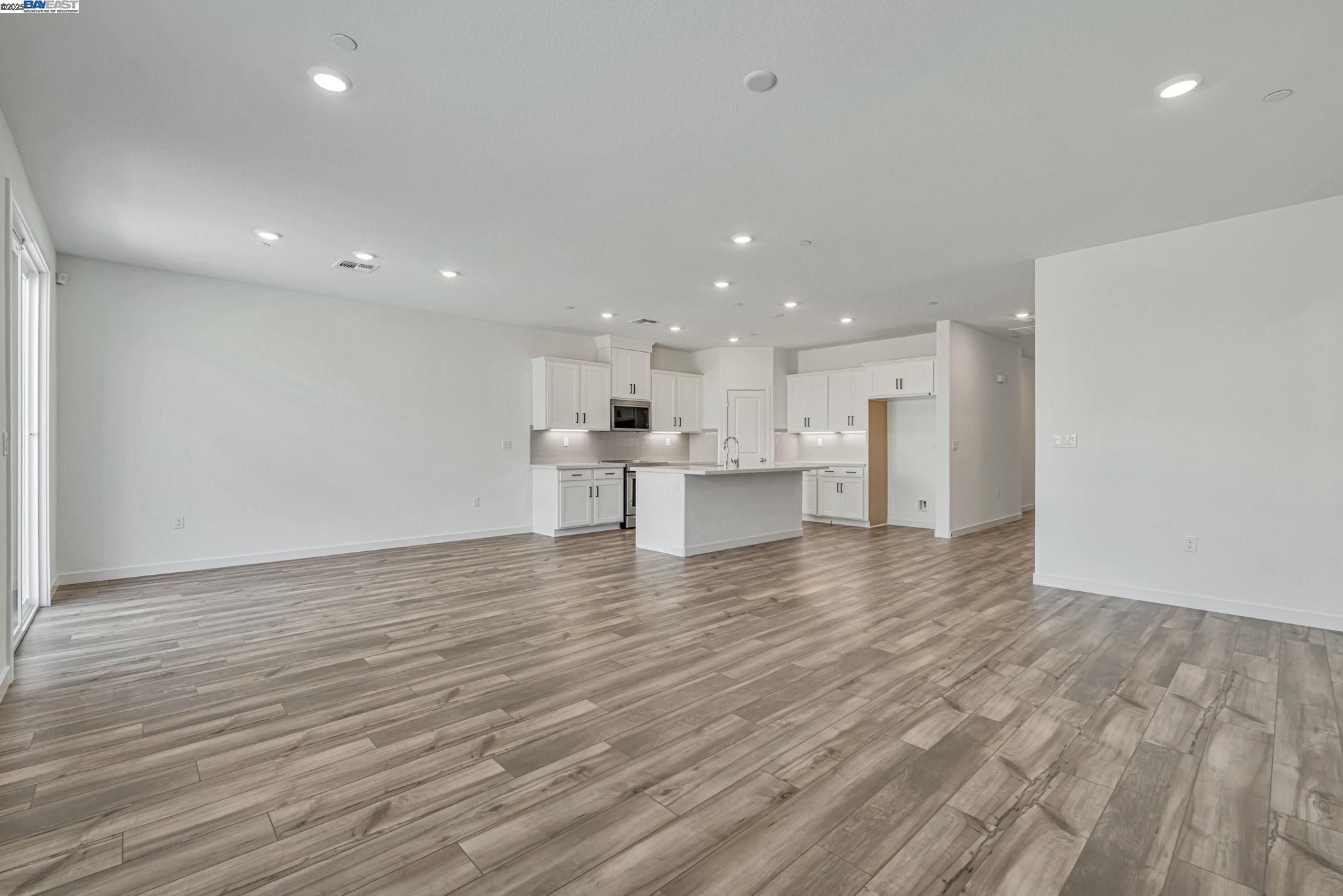 Detail Gallery Image 4 of 11 For 351 Astilbe Street, Discovery Bay,  CA 94505 - 3 Beds | 2 Baths