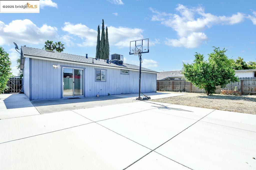 Detail Gallery Image 20 of 27 For 16059 Bizzibe St, Lathrop,  CA 95330 - 3 Beds | 1 Baths