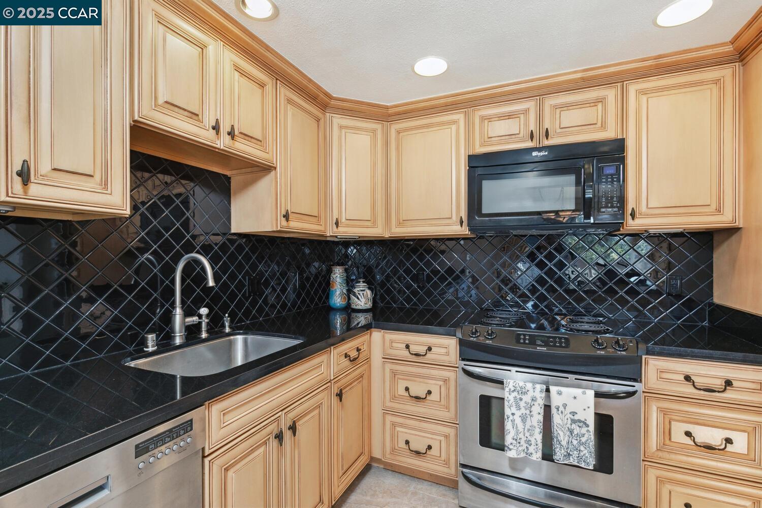 Photo #16: 41098980 Listing: Photo #16