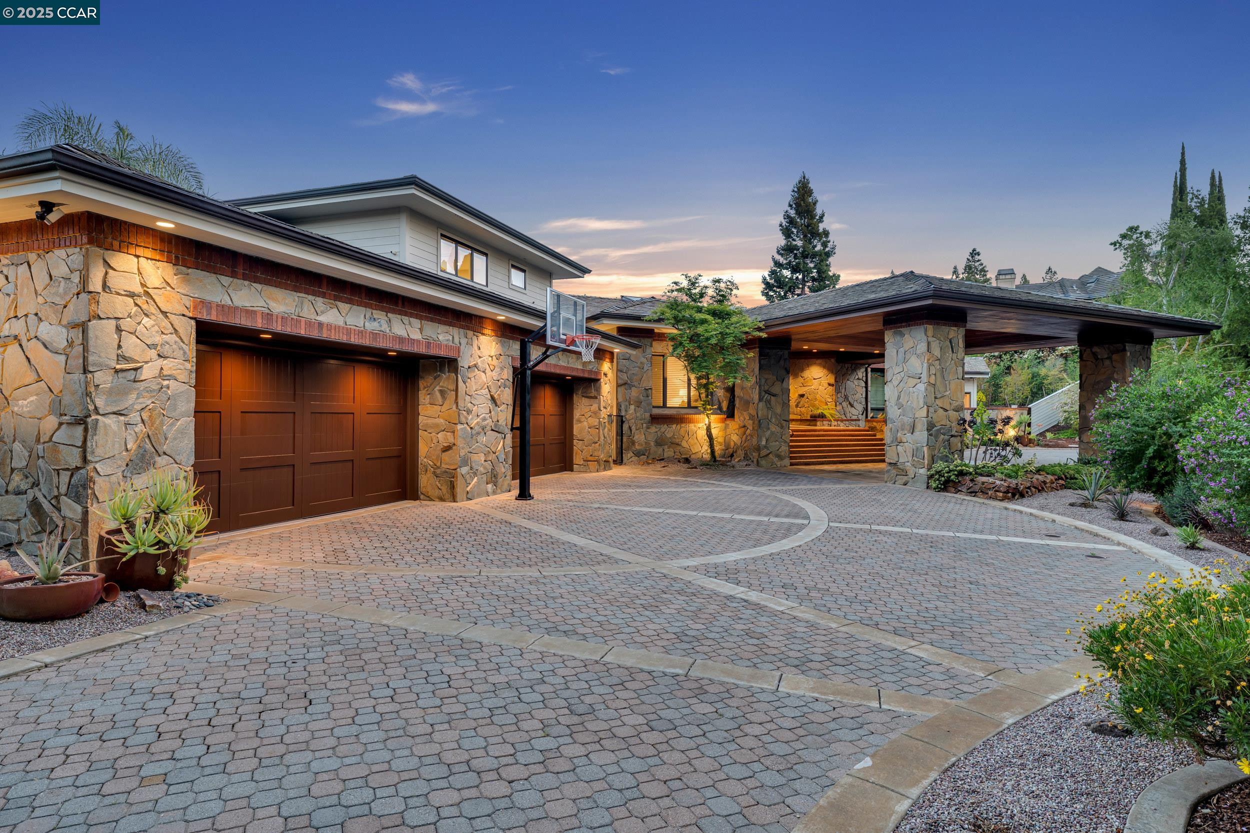 Detail Gallery Image 2 of 60 For 1121 Eagle Nest Ct, Danville,  CA 94506 - 5 Beds | 6 Baths