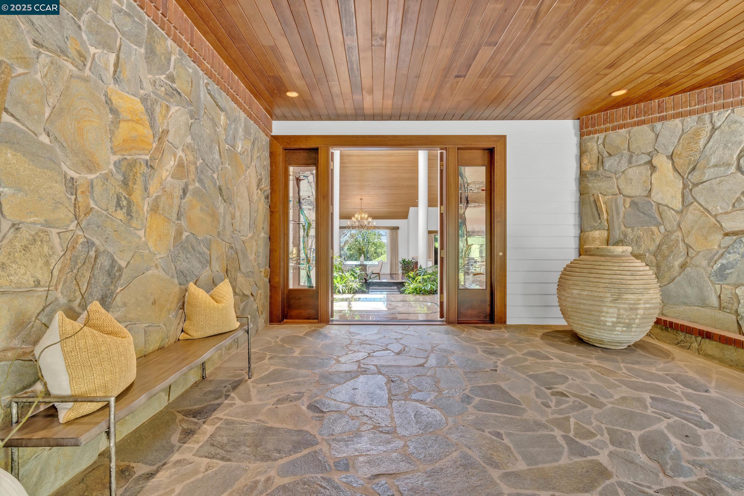 Detail Gallery Image 13 of 60 For 1121 Eagle Nest Ct, Danville,  CA 94506 - 5 Beds | 6 Baths