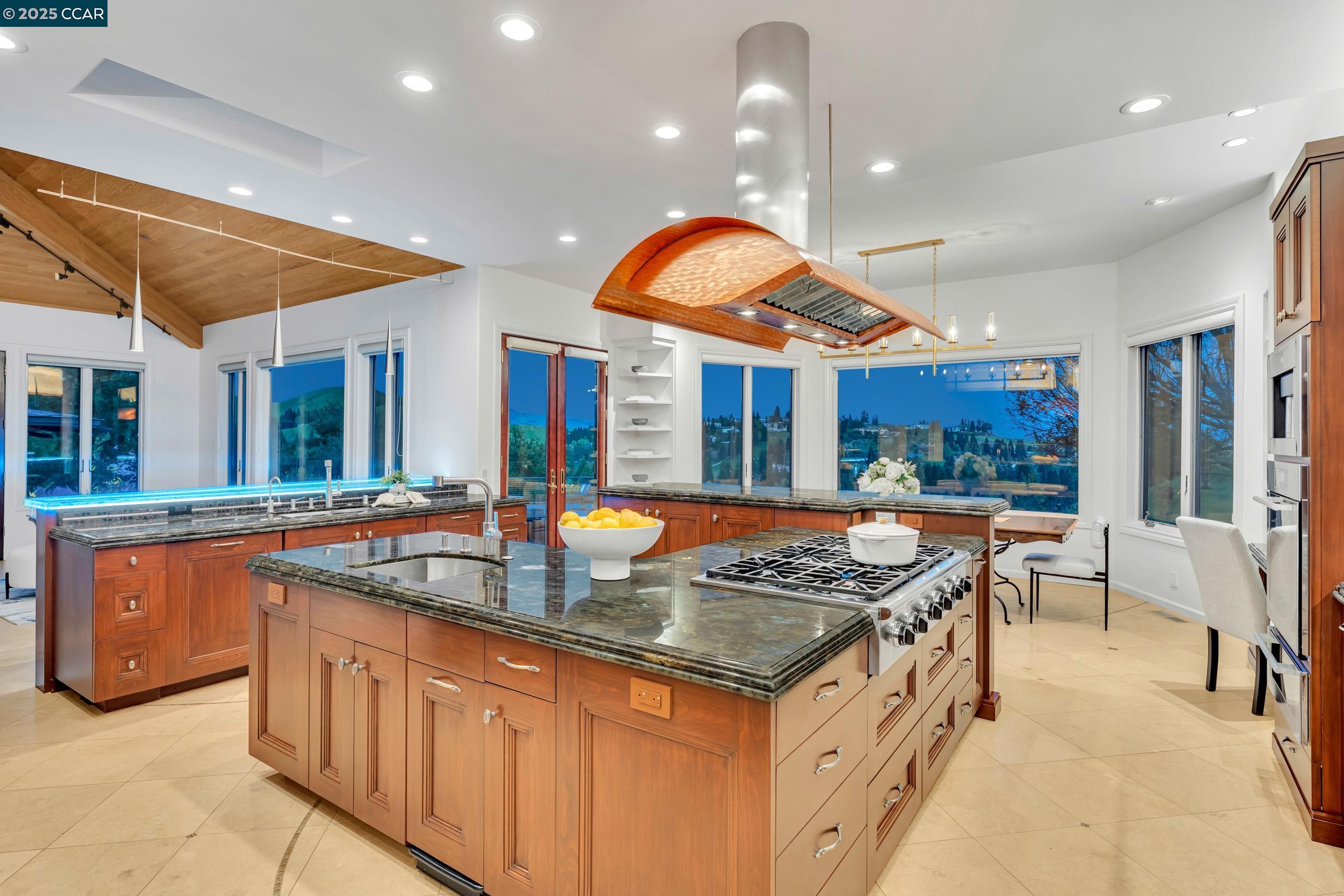 Detail Gallery Image 4 of 60 For 1121 Eagle Nest Ct, Danville,  CA 94506 - 5 Beds | 6 Baths