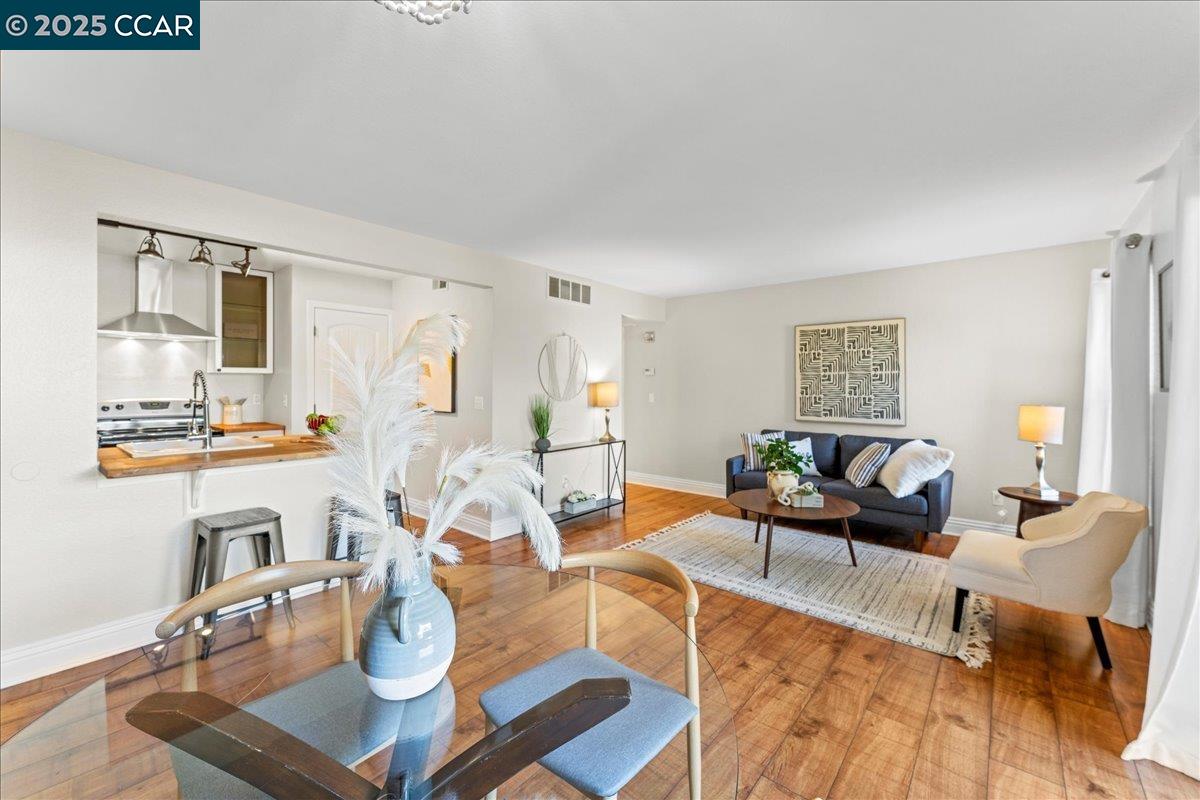 Photo #2: 41098987 Listing 