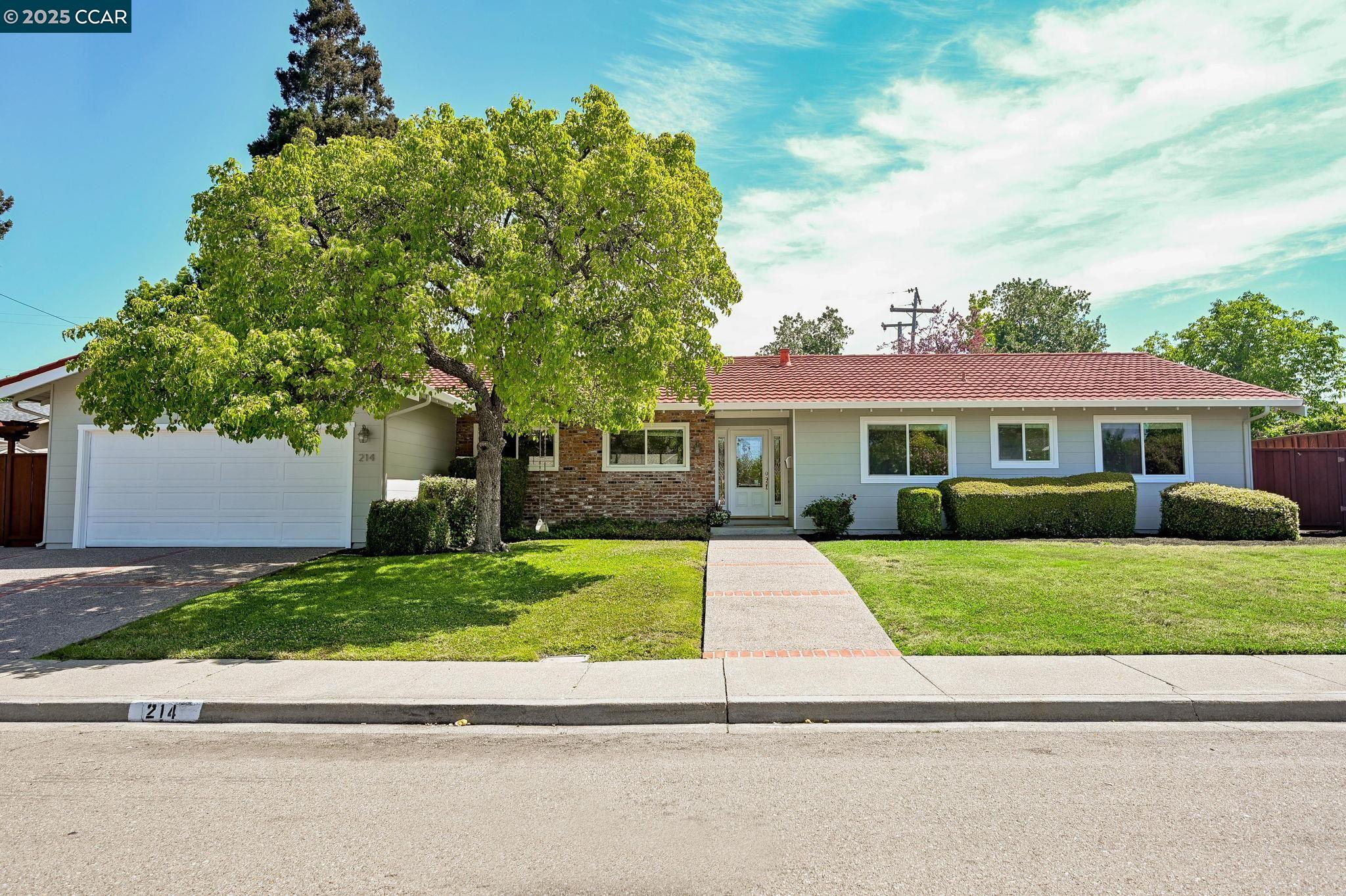Detail Gallery Image 2 of 36 For 214 via Mantilla, Walnut Creek,  CA 94598 - 4 Beds | 2 Baths