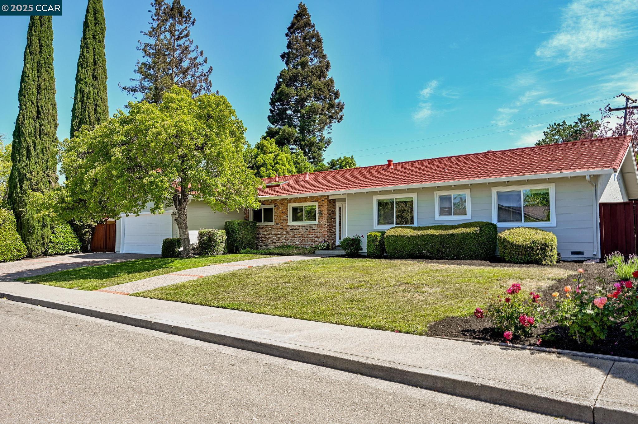 Detail Gallery Image 3 of 36 For 214 via Mantilla, Walnut Creek,  CA 94598 - 4 Beds | 2 Baths