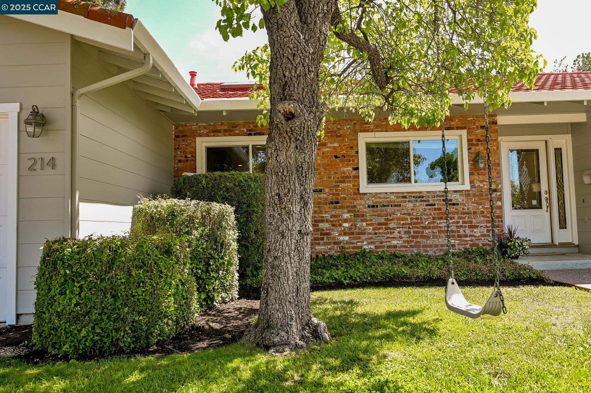 Detail Gallery Image 4 of 36 For 214 via Mantilla, Walnut Creek,  CA 94598 - 4 Beds | 2 Baths