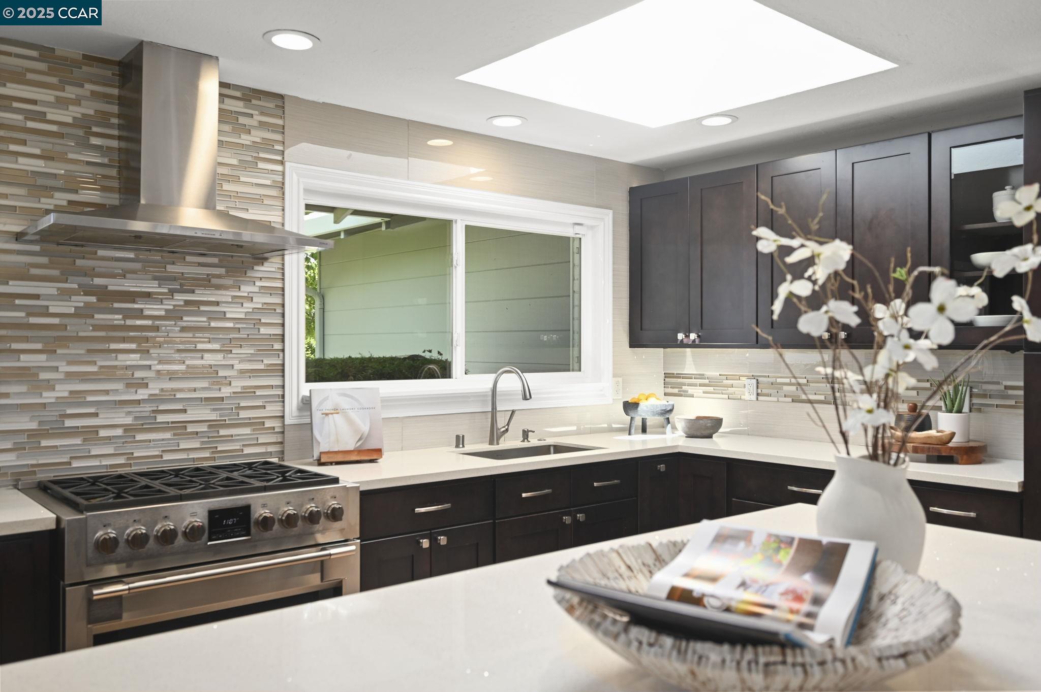Detail Gallery Image 10 of 36 For 214 via Mantilla, Walnut Creek,  CA 94598 - 4 Beds | 2 Baths