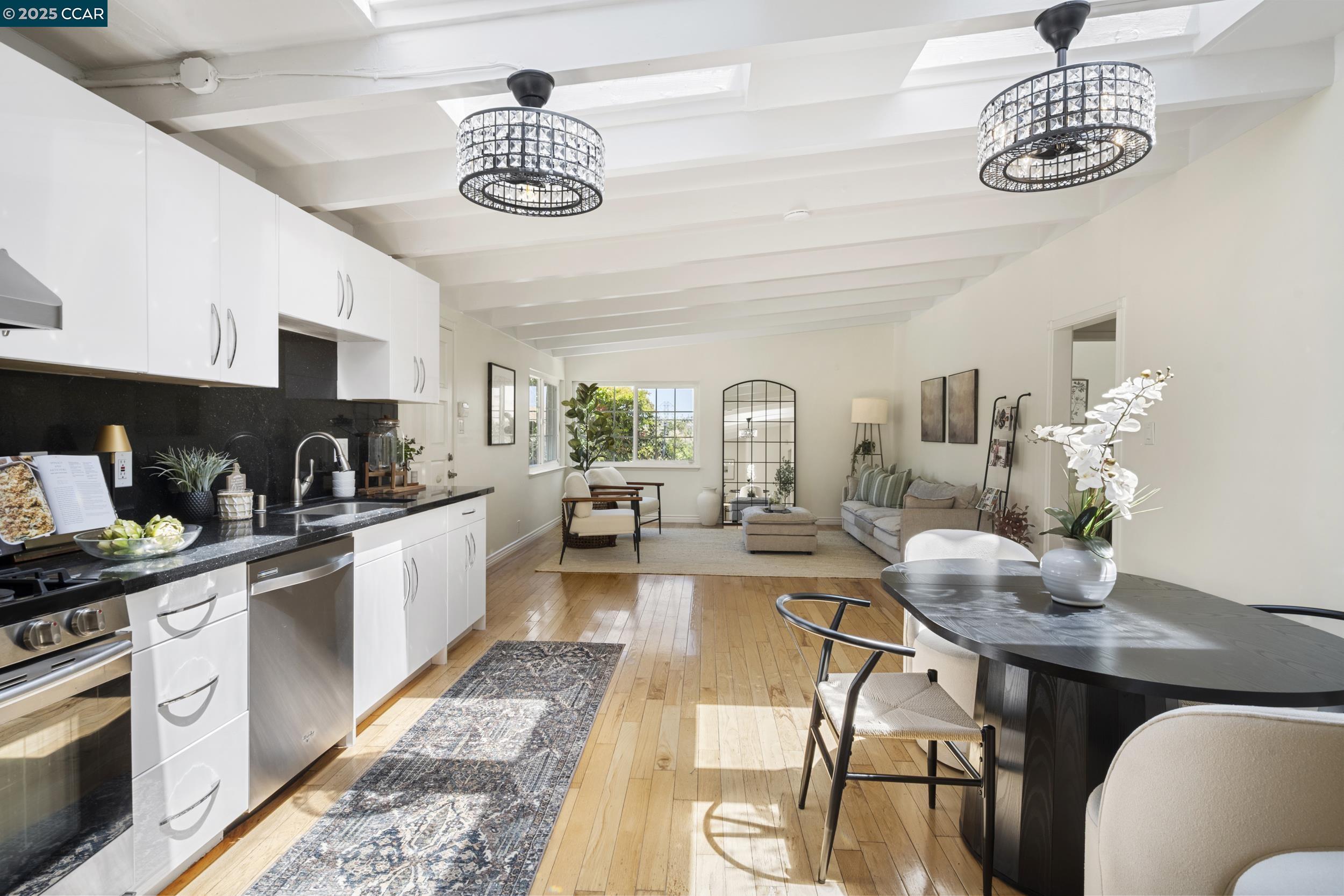 Detail Gallery Image 11 of 23 For 1710 Sarah Dr, Pinole,  CA 94564 - 3 Beds | 2 Baths