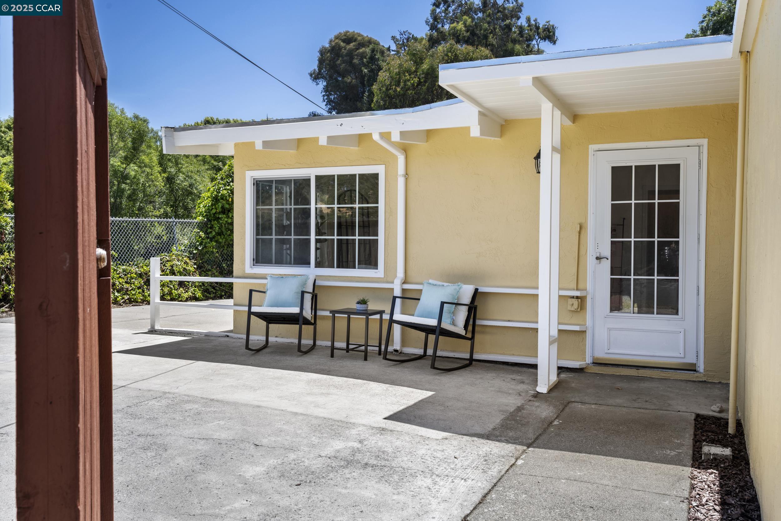 Detail Gallery Image 3 of 23 For 1710 Sarah Dr, Pinole,  CA 94564 - 3 Beds | 2 Baths