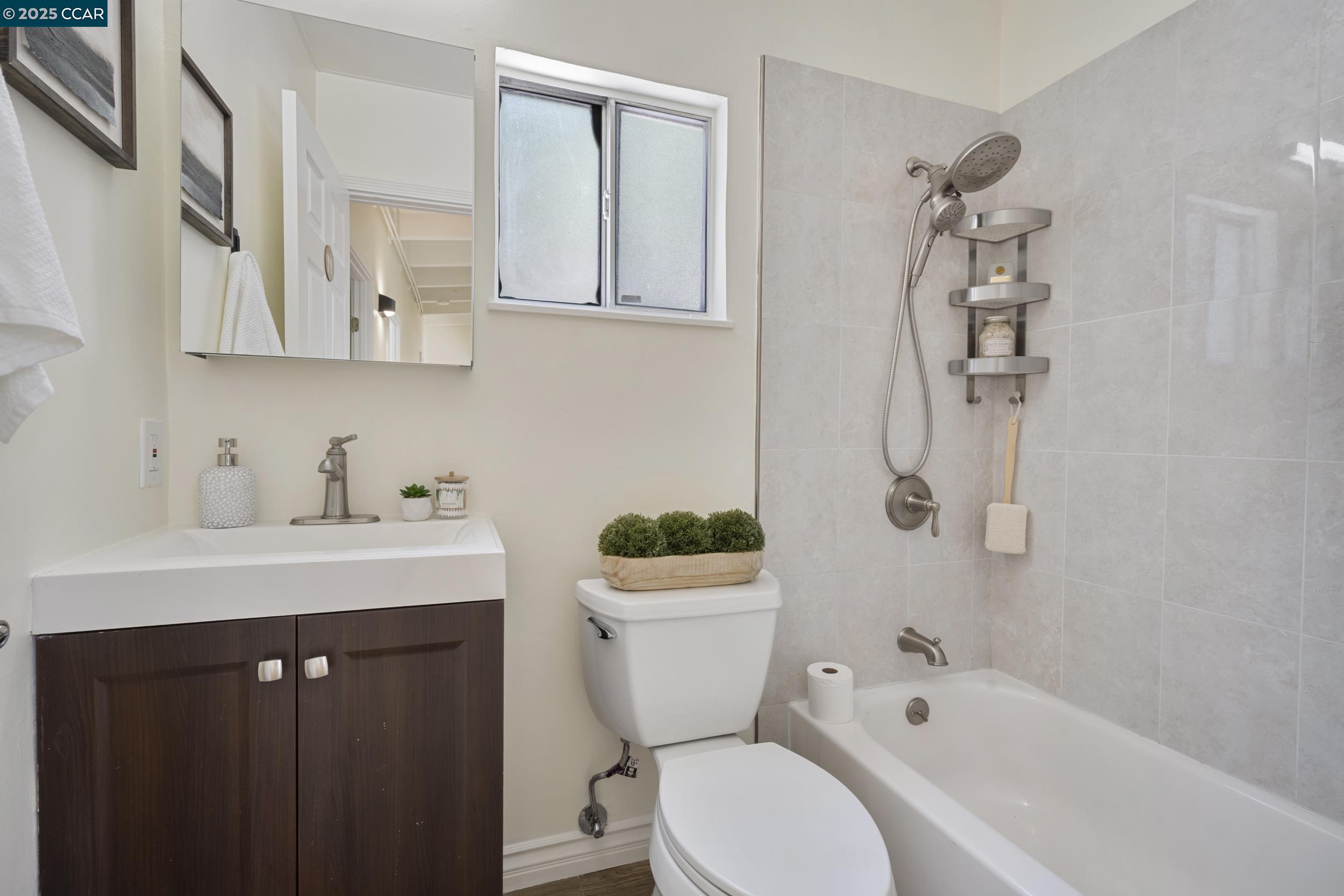 Detail Gallery Image 21 of 23 For 1710 Sarah Dr, Pinole,  CA 94564 - 3 Beds | 2 Baths