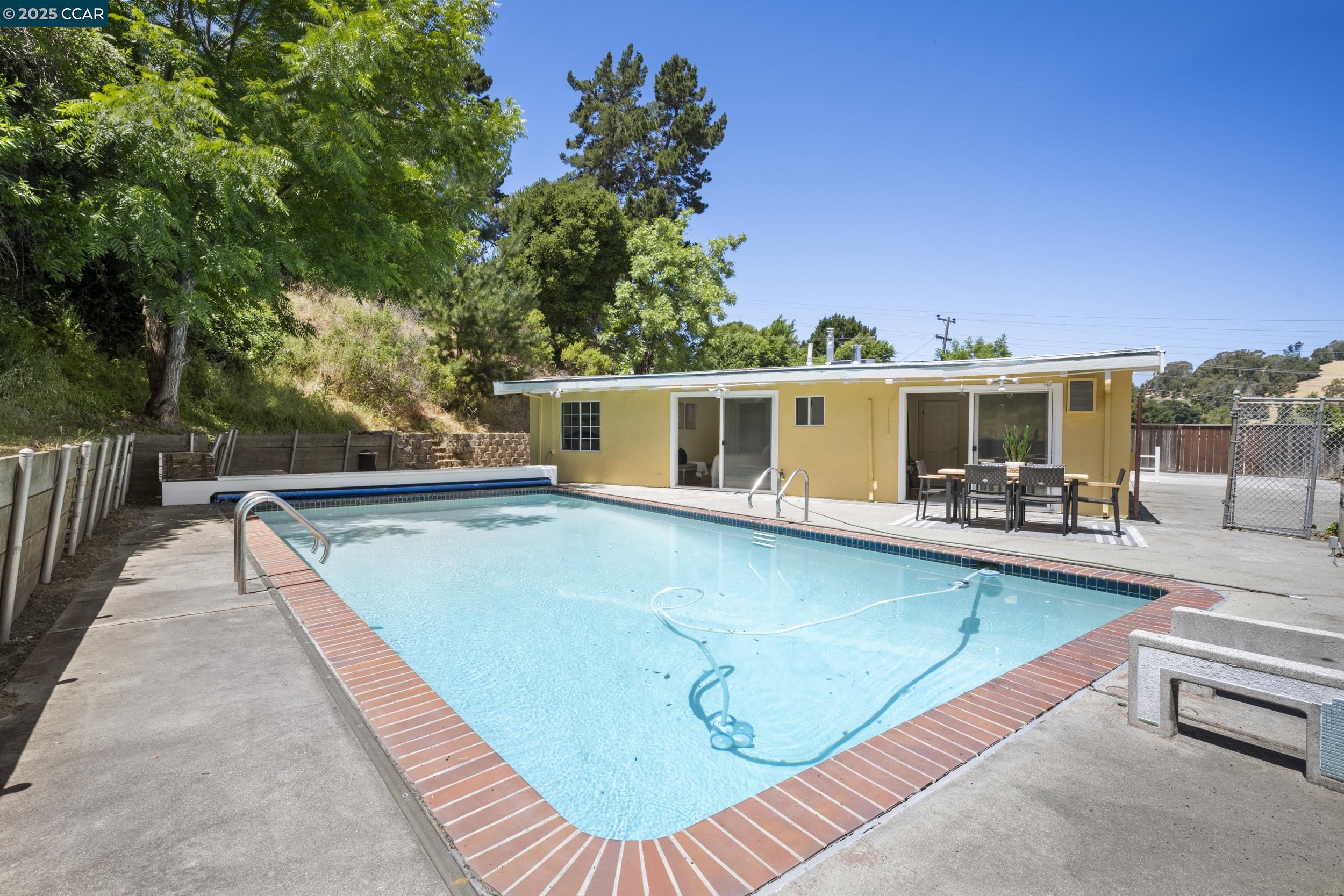 Detail Gallery Image 22 of 23 For 1710 Sarah Dr, Pinole,  CA 94564 - 3 Beds | 2 Baths