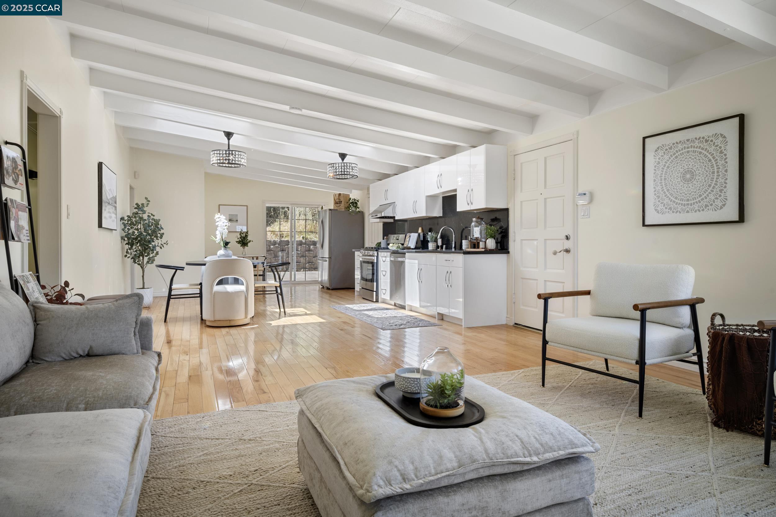 Detail Gallery Image 5 of 23 For 1710 Sarah Dr, Pinole,  CA 94564 - 3 Beds | 2 Baths