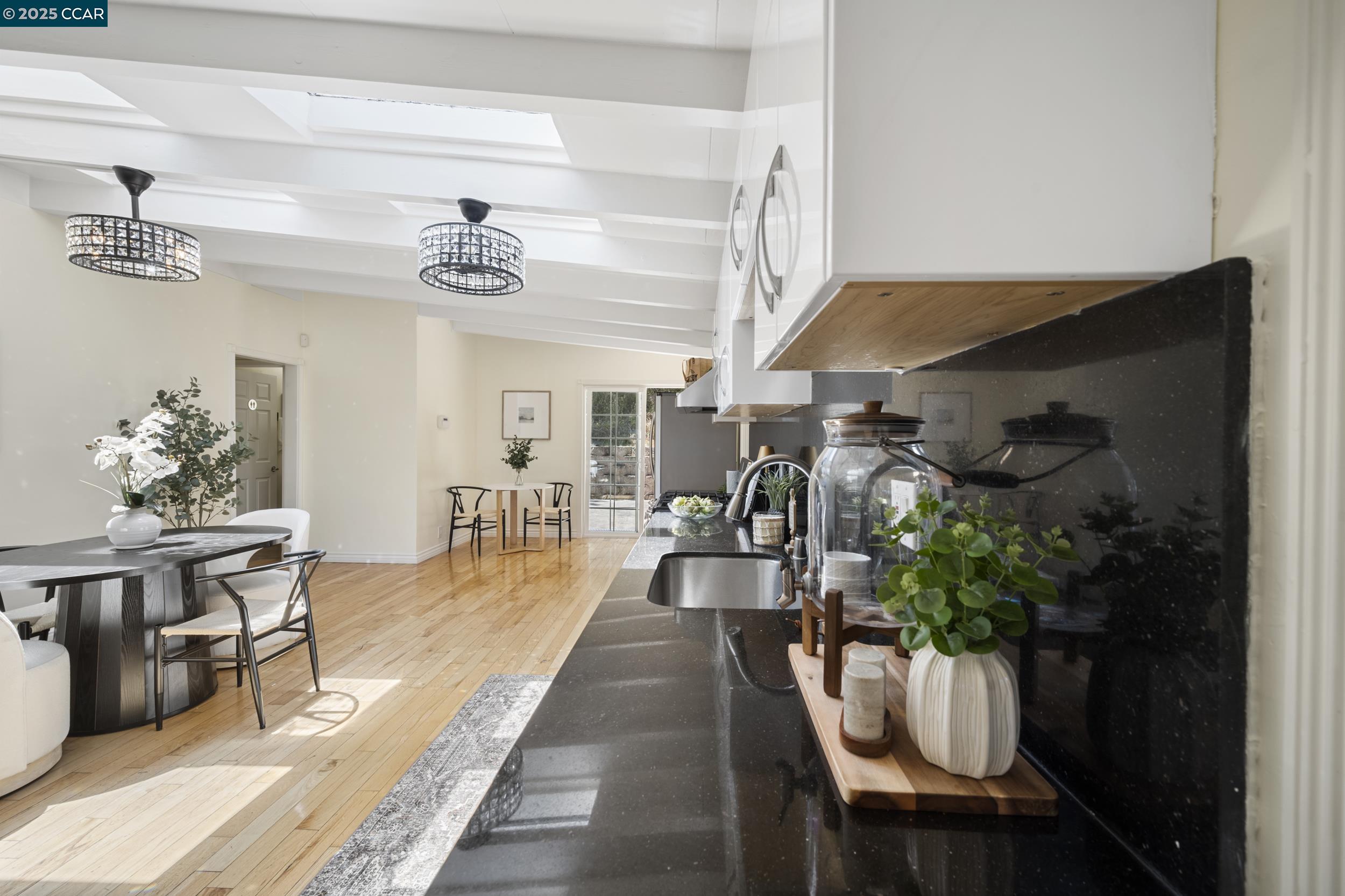 Detail Gallery Image 6 of 23 For 1710 Sarah Dr, Pinole,  CA 94564 - 3 Beds | 2 Baths