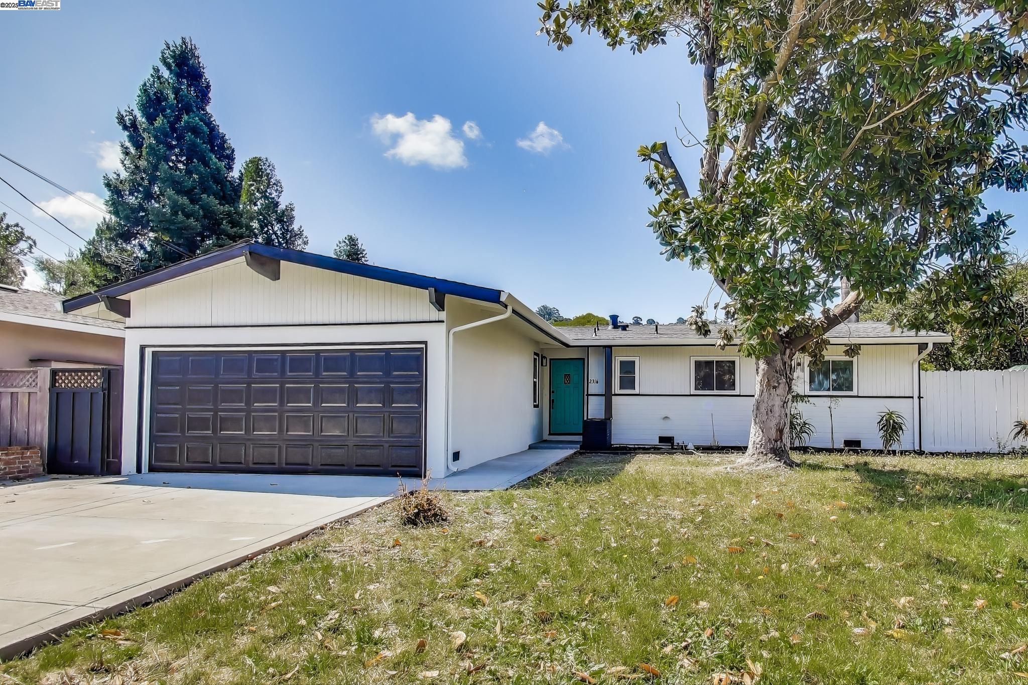 Detail Gallery Image 2 of 21 For 2316 Dolores, Pinole,  CA 94564 - 3 Beds | 2 Baths