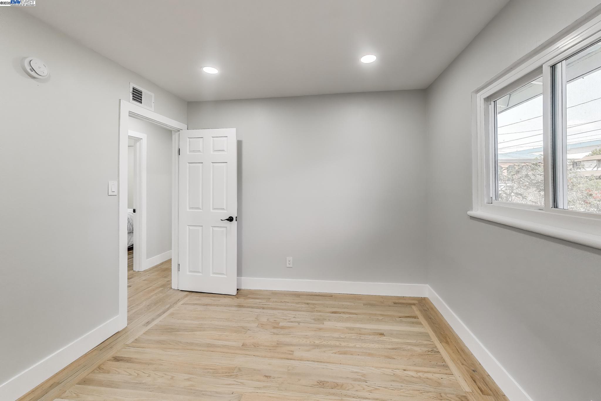 Detail Gallery Image 11 of 21 For 2316 Dolores, Pinole,  CA 94564 - 3 Beds | 2 Baths