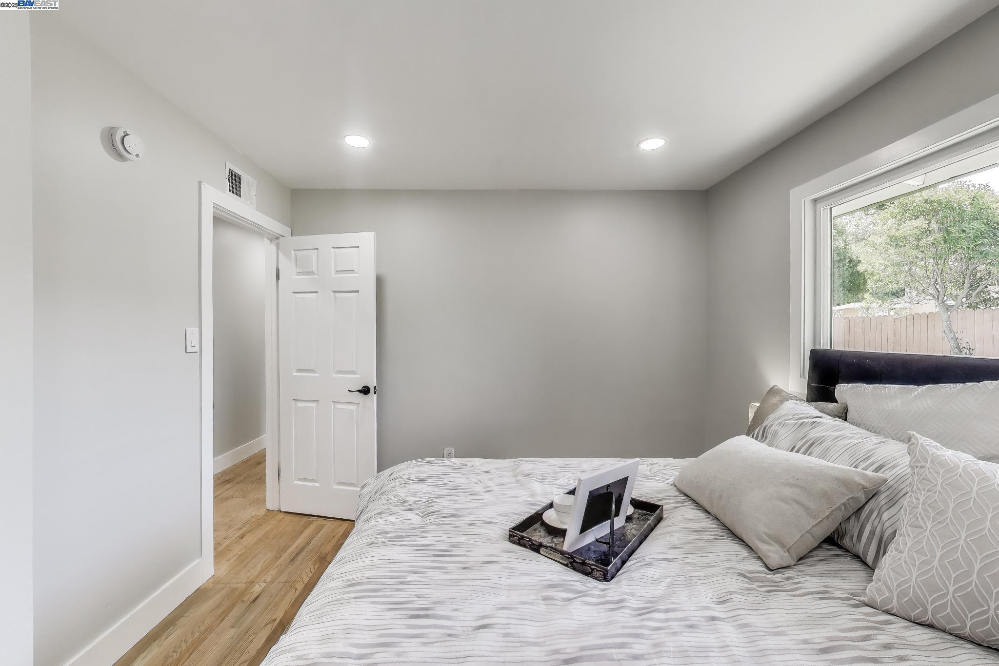 Detail Gallery Image 14 of 21 For 2316 Dolores, Pinole,  CA 94564 - 3 Beds | 2 Baths