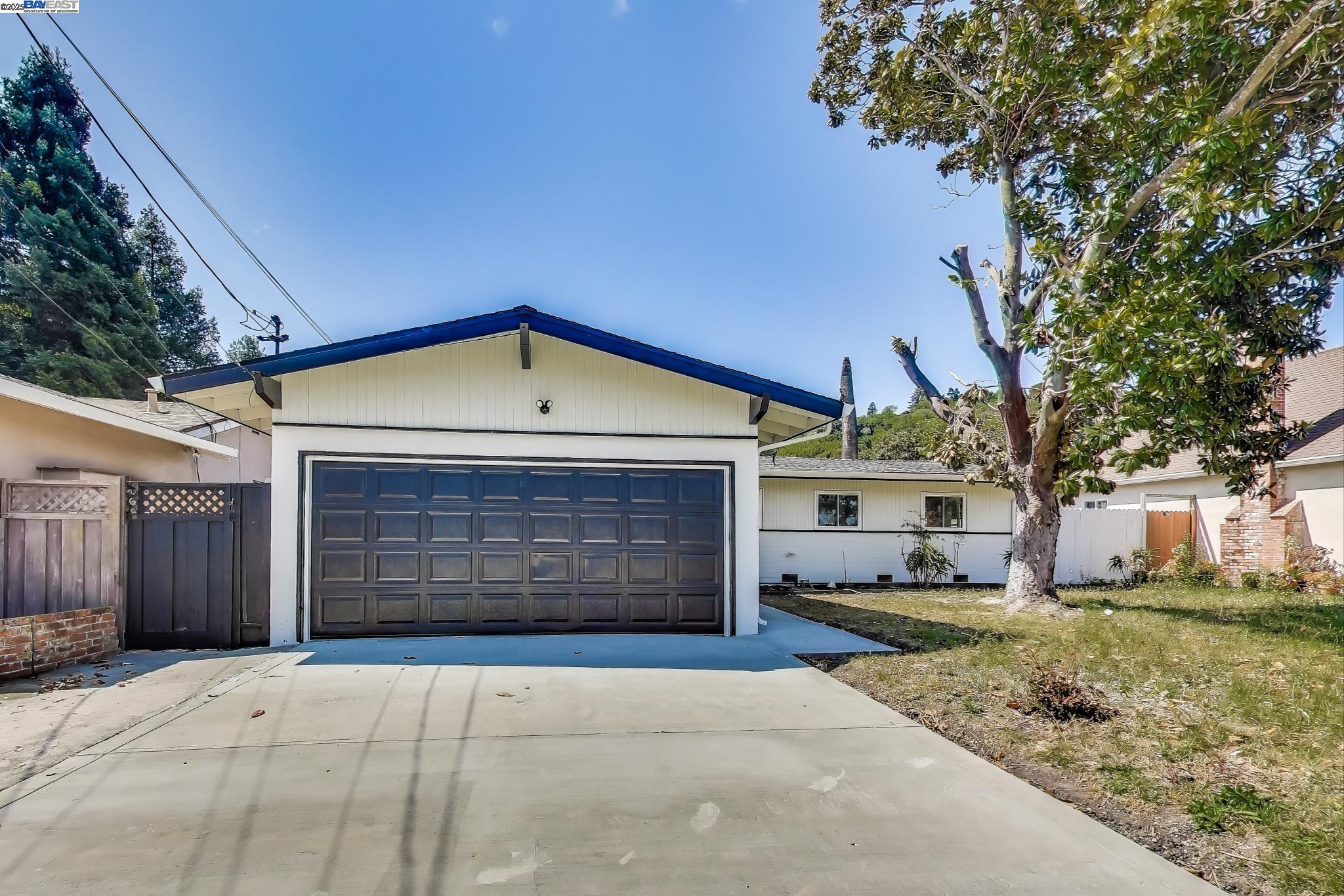 Detail Gallery Image 3 of 21 For 2316 Dolores, Pinole,  CA 94564 - 3 Beds | 2 Baths