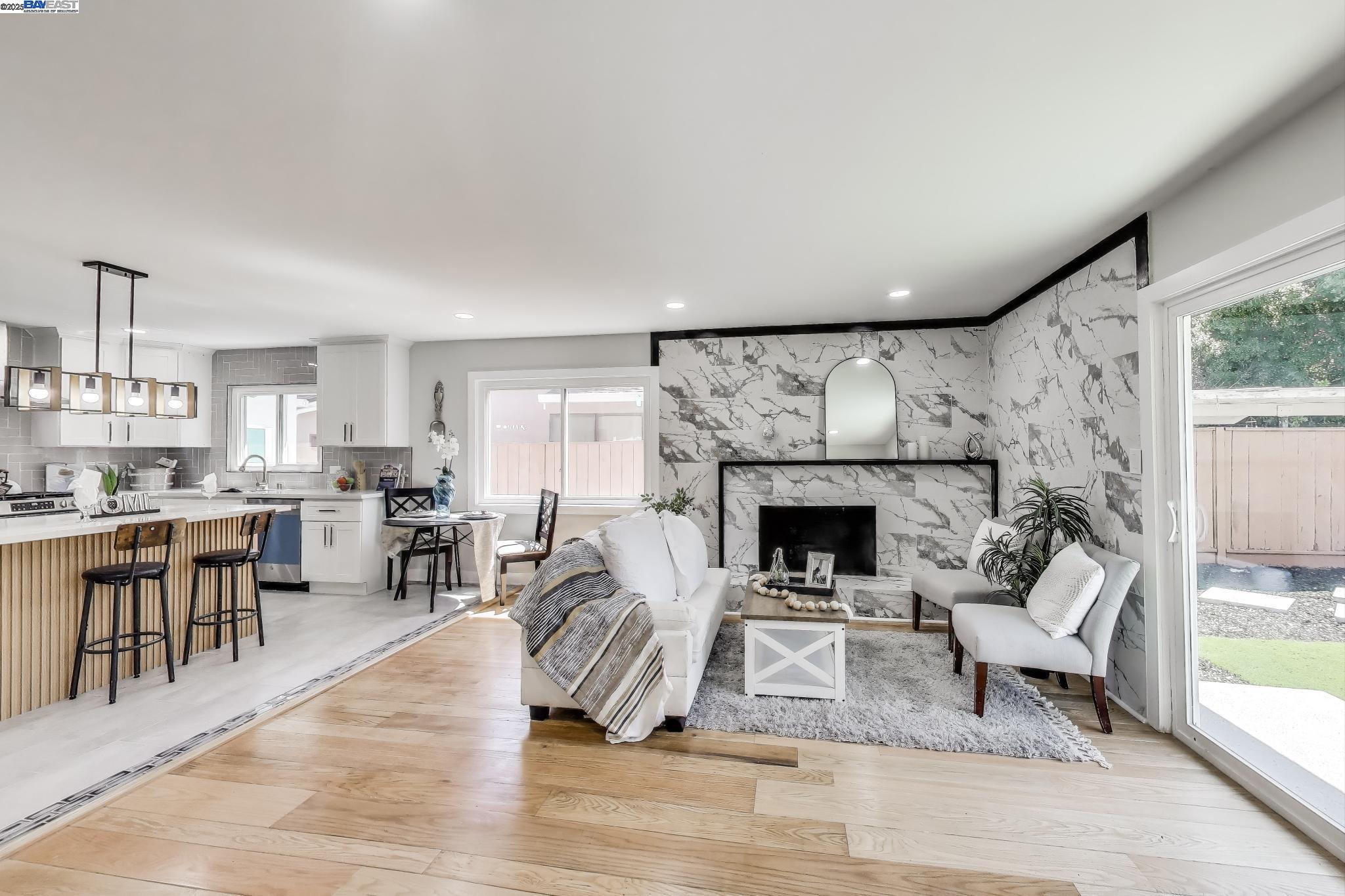 Detail Gallery Image 4 of 21 For 2316 Dolores, Pinole,  CA 94564 - 3 Beds | 2 Baths