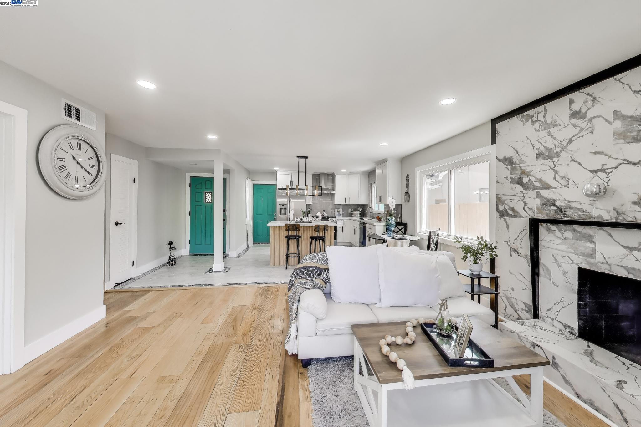 Detail Gallery Image 6 of 21 For 2316 Dolores, Pinole,  CA 94564 - 3 Beds | 2 Baths