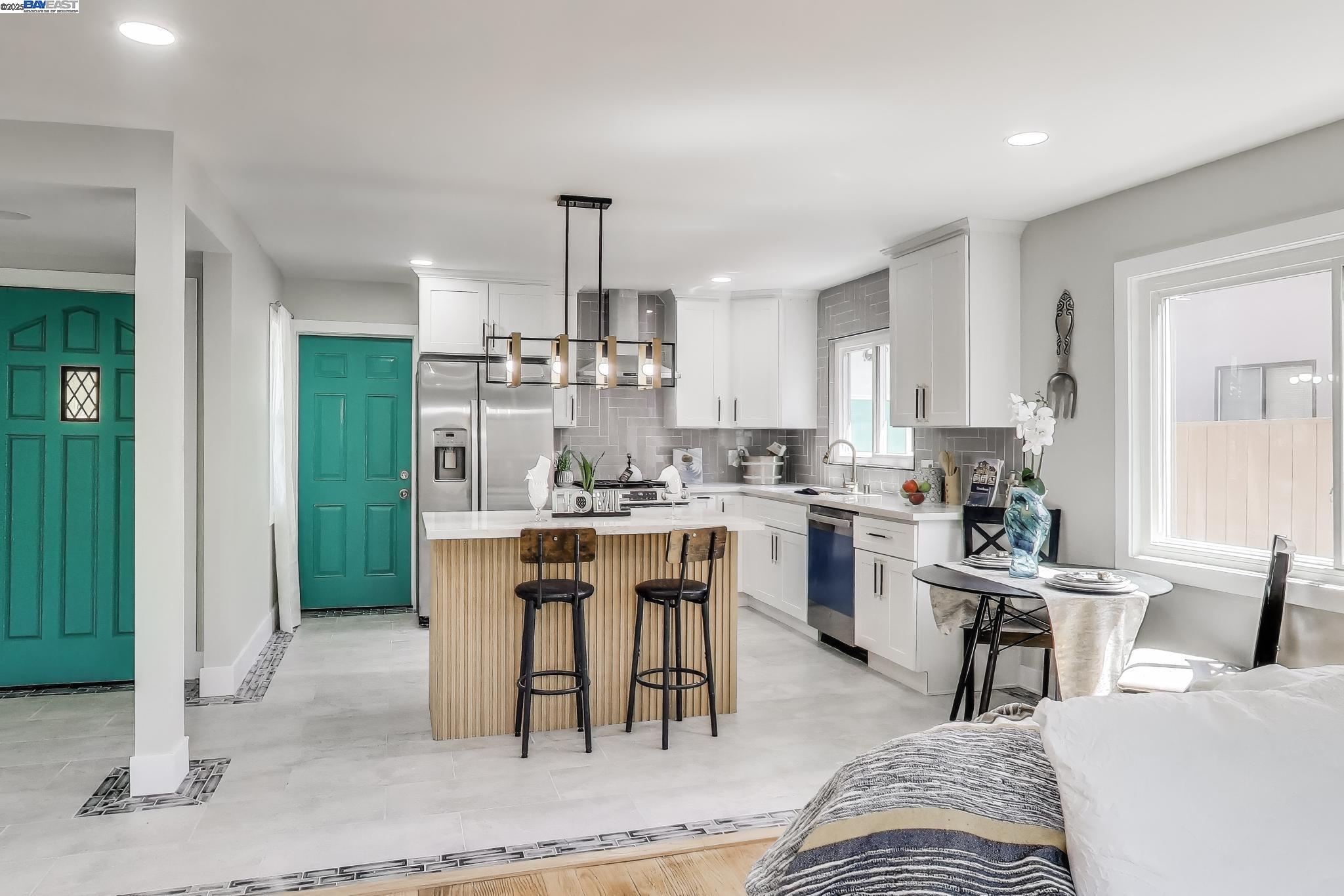 Detail Gallery Image 7 of 21 For 2316 Dolores, Pinole,  CA 94564 - 3 Beds | 2 Baths