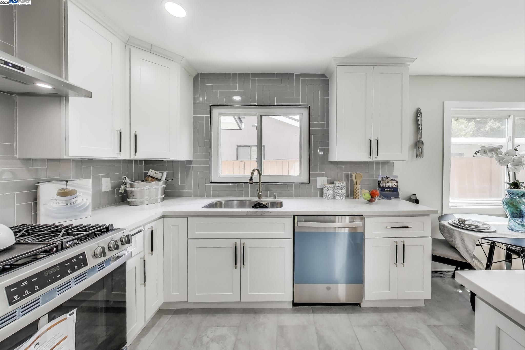Detail Gallery Image 9 of 21 For 2316 Dolores, Pinole,  CA 94564 - 3 Beds | 2 Baths