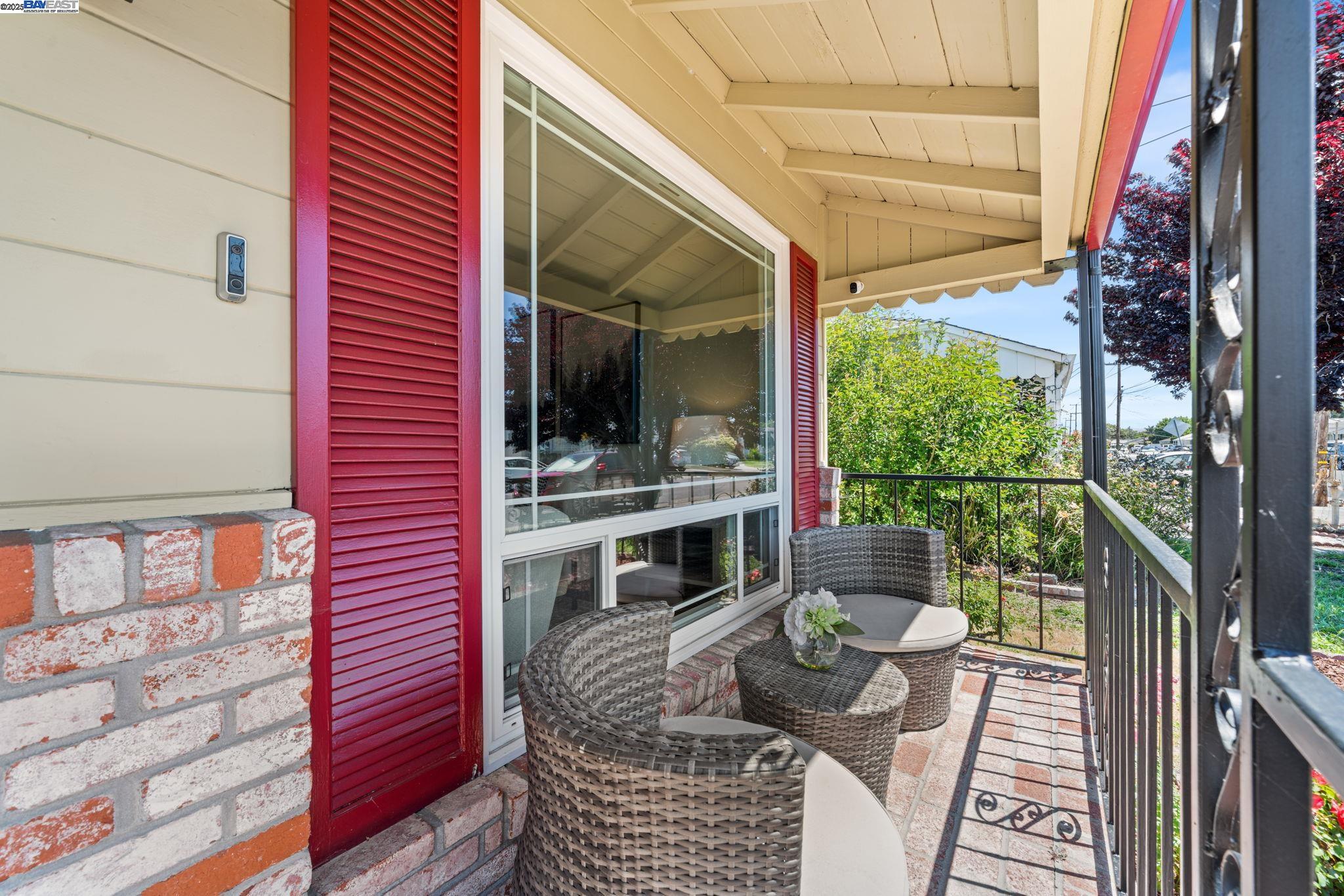 Detail Gallery Image 2 of 24 For 1457 via El Monte, San Lorenzo,  CA 94580 - 3 Beds | 1 Baths
