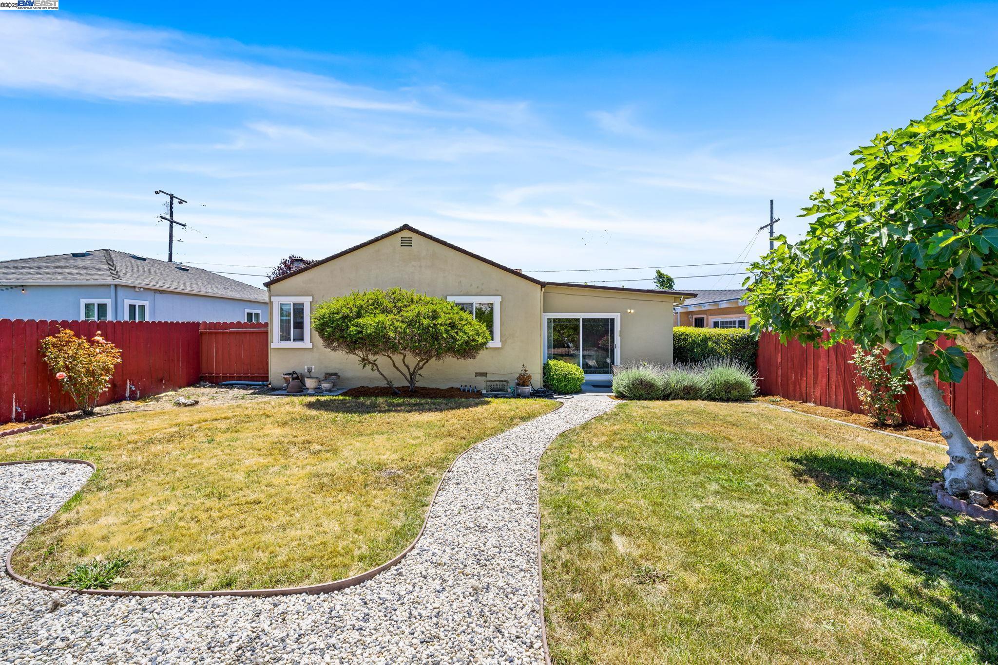 Detail Gallery Image 18 of 24 For 1457 via El Monte, San Lorenzo,  CA 94580 - 3 Beds | 1 Baths