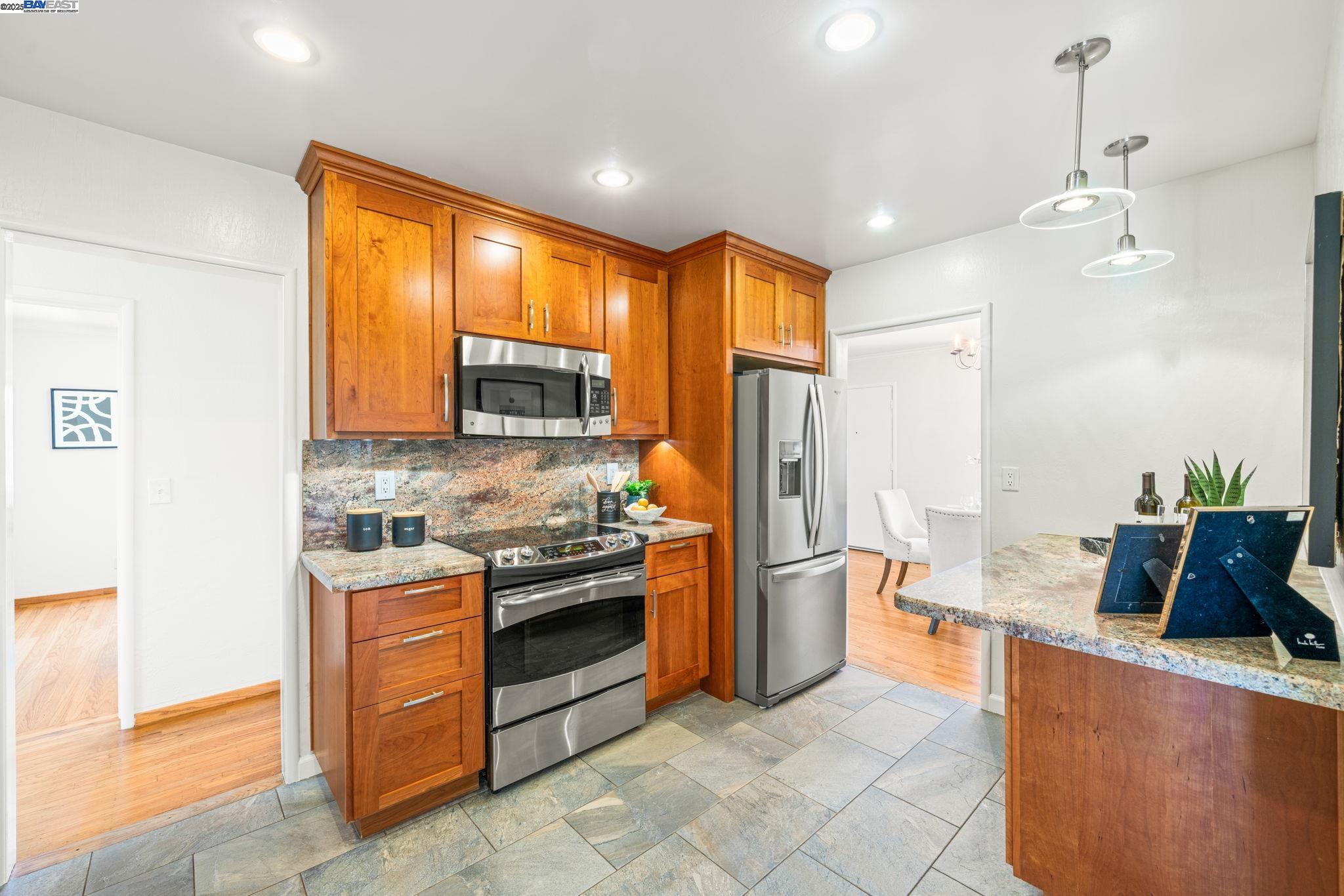 Detail Gallery Image 8 of 24 For 1457 via El Monte, San Lorenzo,  CA 94580 - 3 Beds | 1 Baths