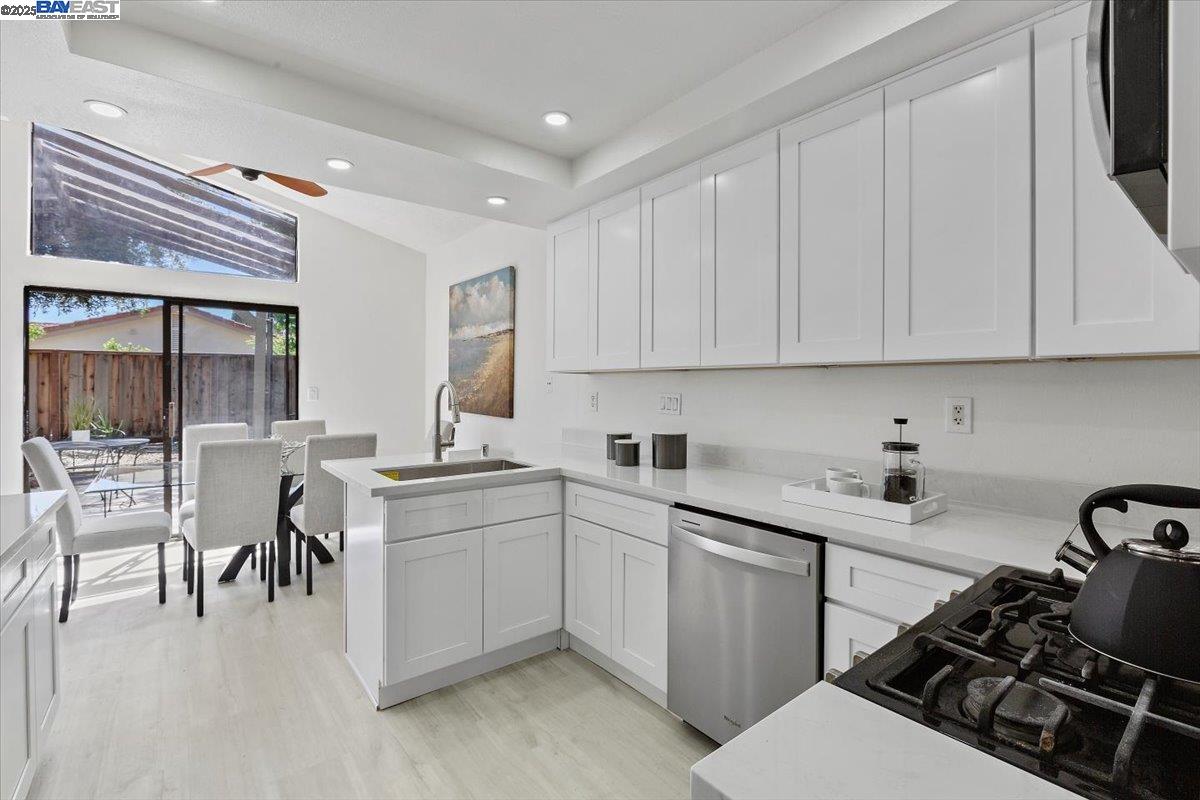 Detail Gallery Image 14 of 32 For 32948 Soquel St, Union City,  CA 94587 - 3 Beds | 2 Baths