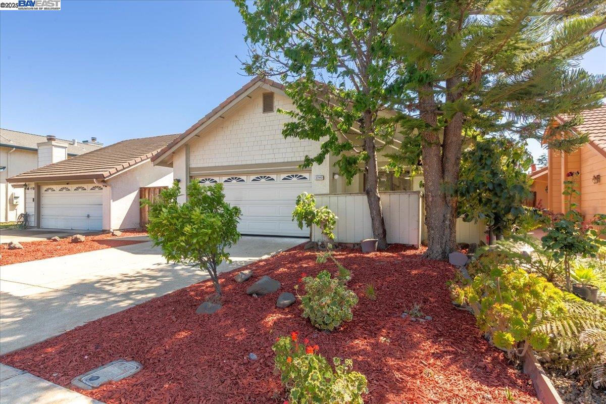 Detail Gallery Image 3 of 32 For 32948 Soquel St, Union City,  CA 94587 - 3 Beds | 2 Baths