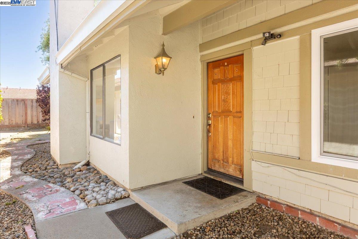 Detail Gallery Image 4 of 32 For 32948 Soquel St, Union City,  CA 94587 - 3 Beds | 2 Baths