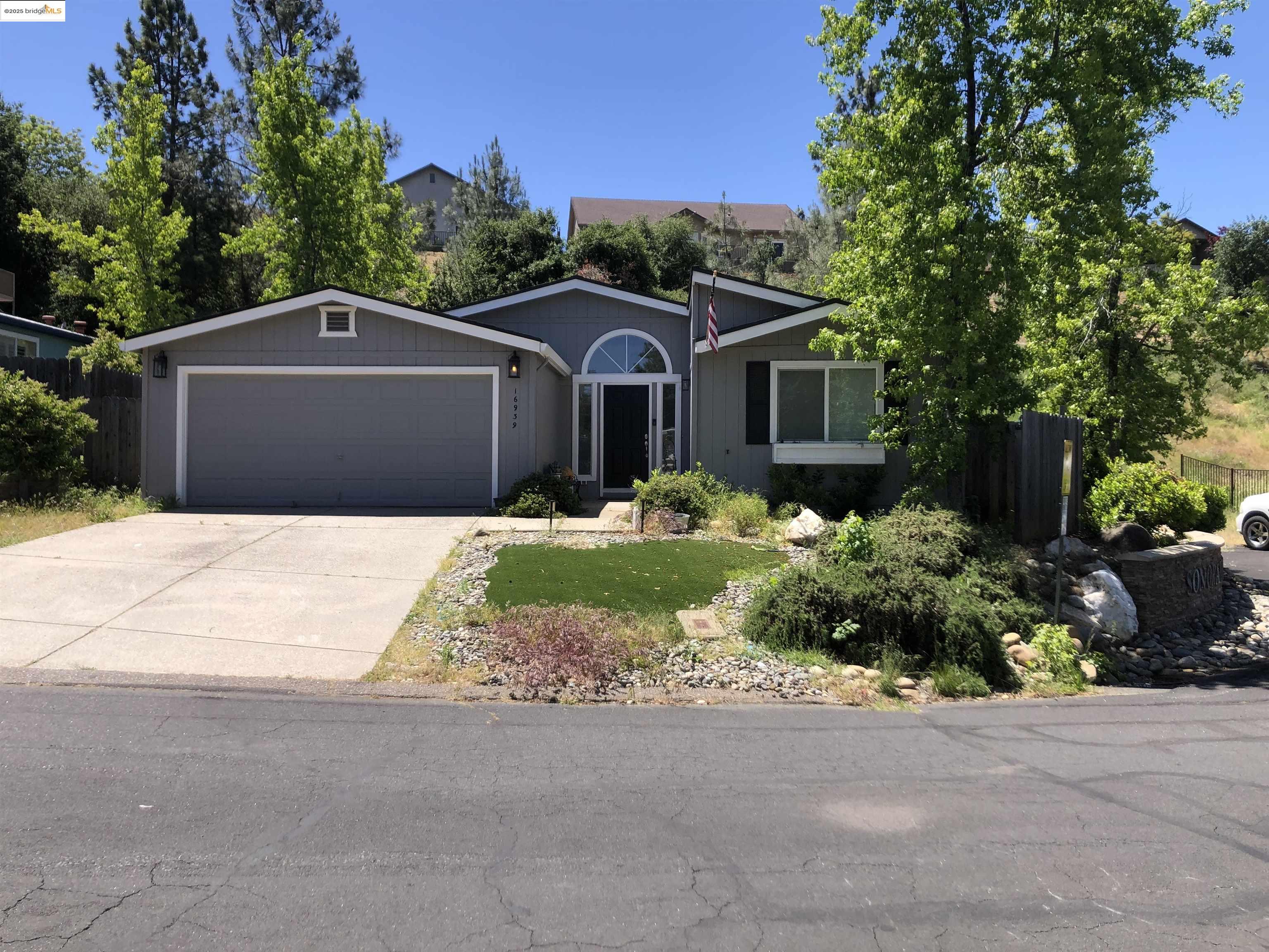 Detail Gallery Image 1 of 1 For 16939 Clouds Rest Rd., Soulsbyville,  CA 95372 - 2 Beds | 2 Baths