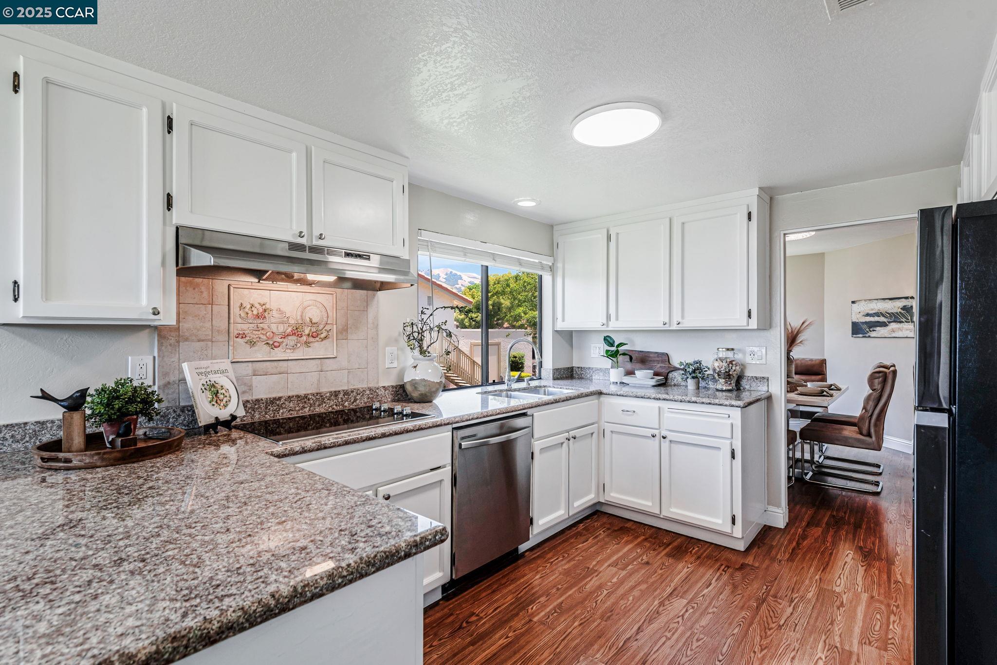 Detail Gallery Image 11 of 50 For 8366 Riesling Way, San Jose,  CA 95135 - 2 Beds | 2 Baths