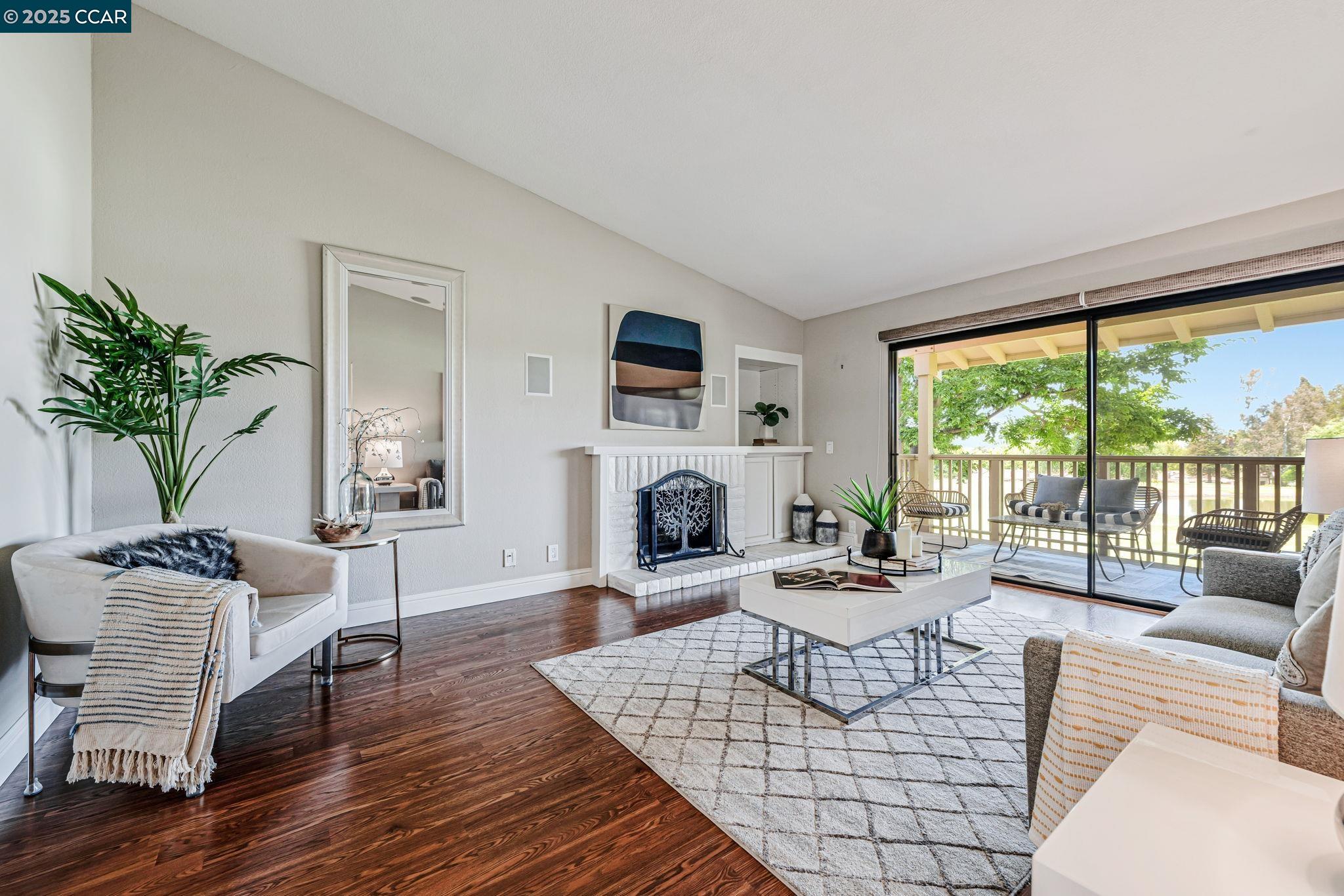 Detail Gallery Image 6 of 50 For 8366 Riesling Way, San Jose,  CA 95135 - 2 Beds | 2 Baths