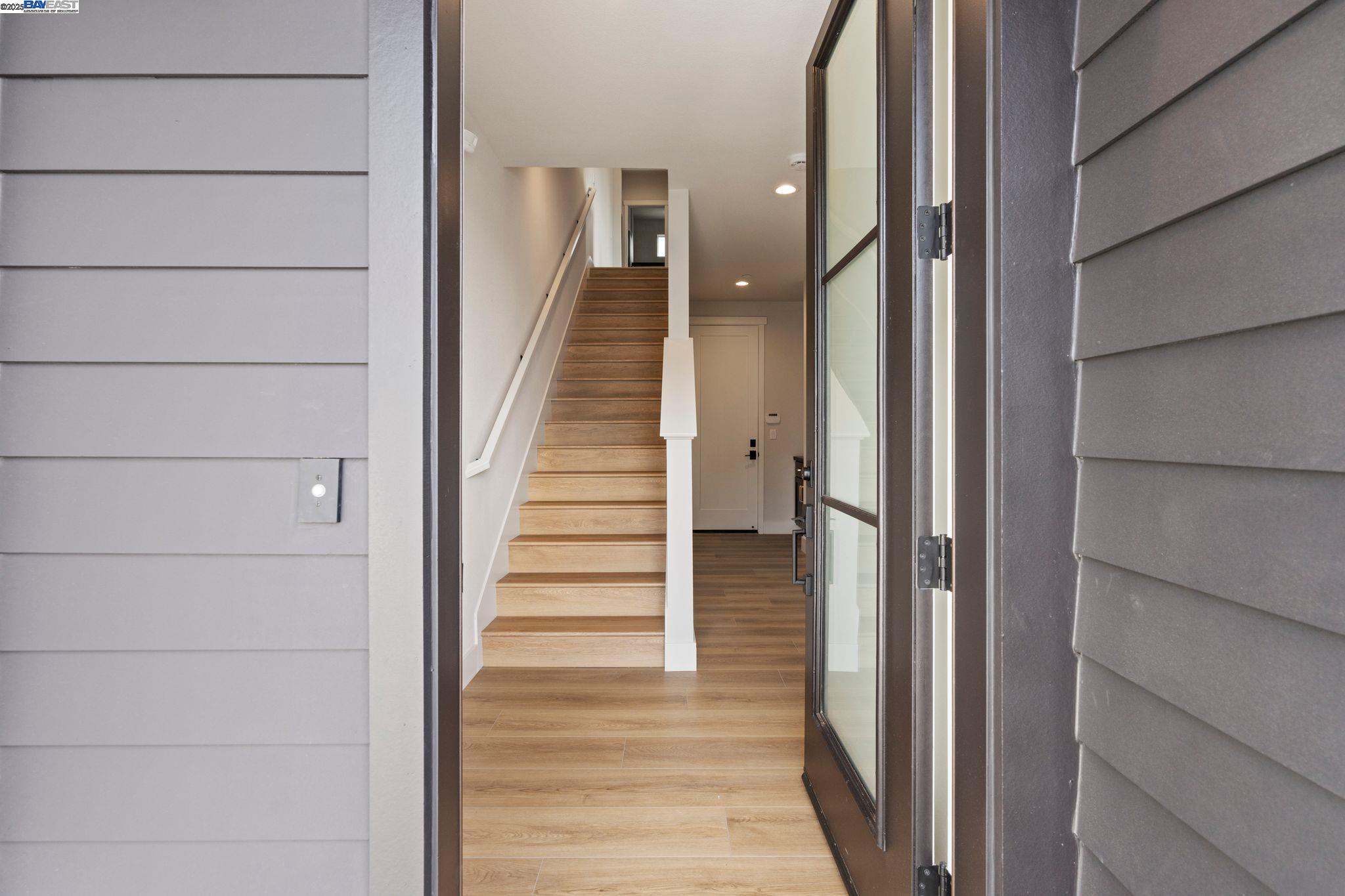 Detail Gallery Image 7 of 42 For 985 Harcot Court, San Jose,  CA 95133 - 4 Beds | 4 Baths