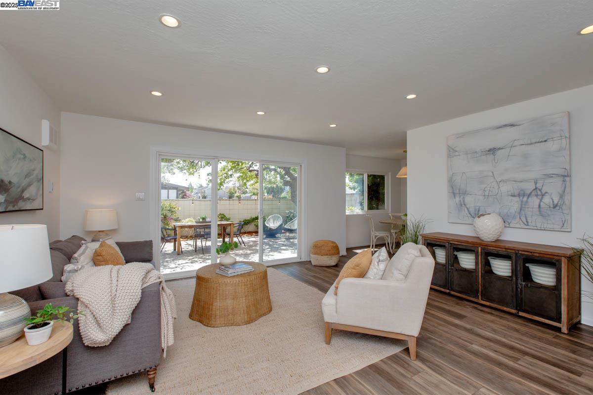 More Details about MLS # 41099015 : 2051 OTIS DR # D