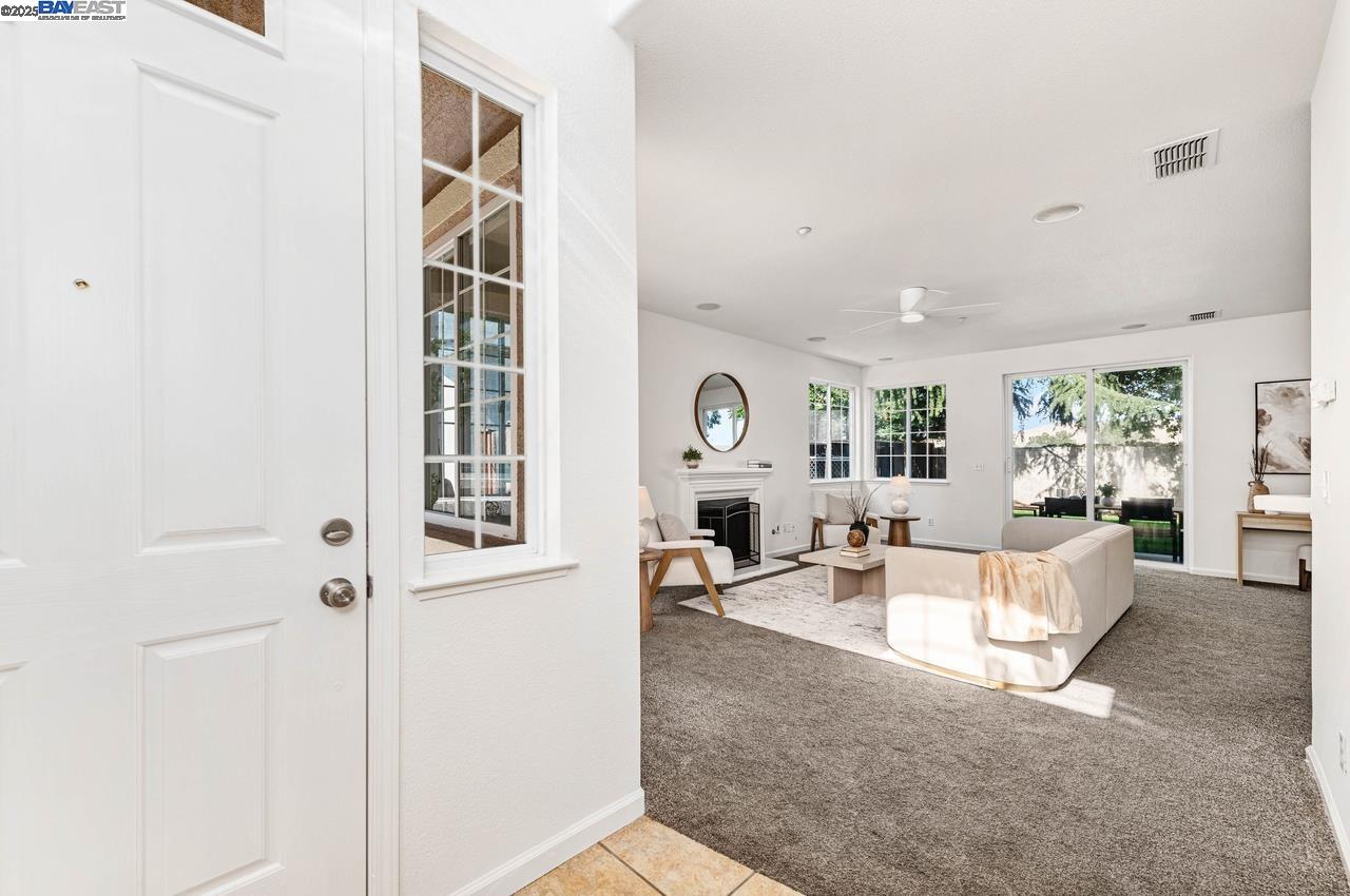 Detail Gallery Image 3 of 27 For 829 Berryessa Ct, Livermore,  CA 94551 - 3 Beds | 2/1 Baths