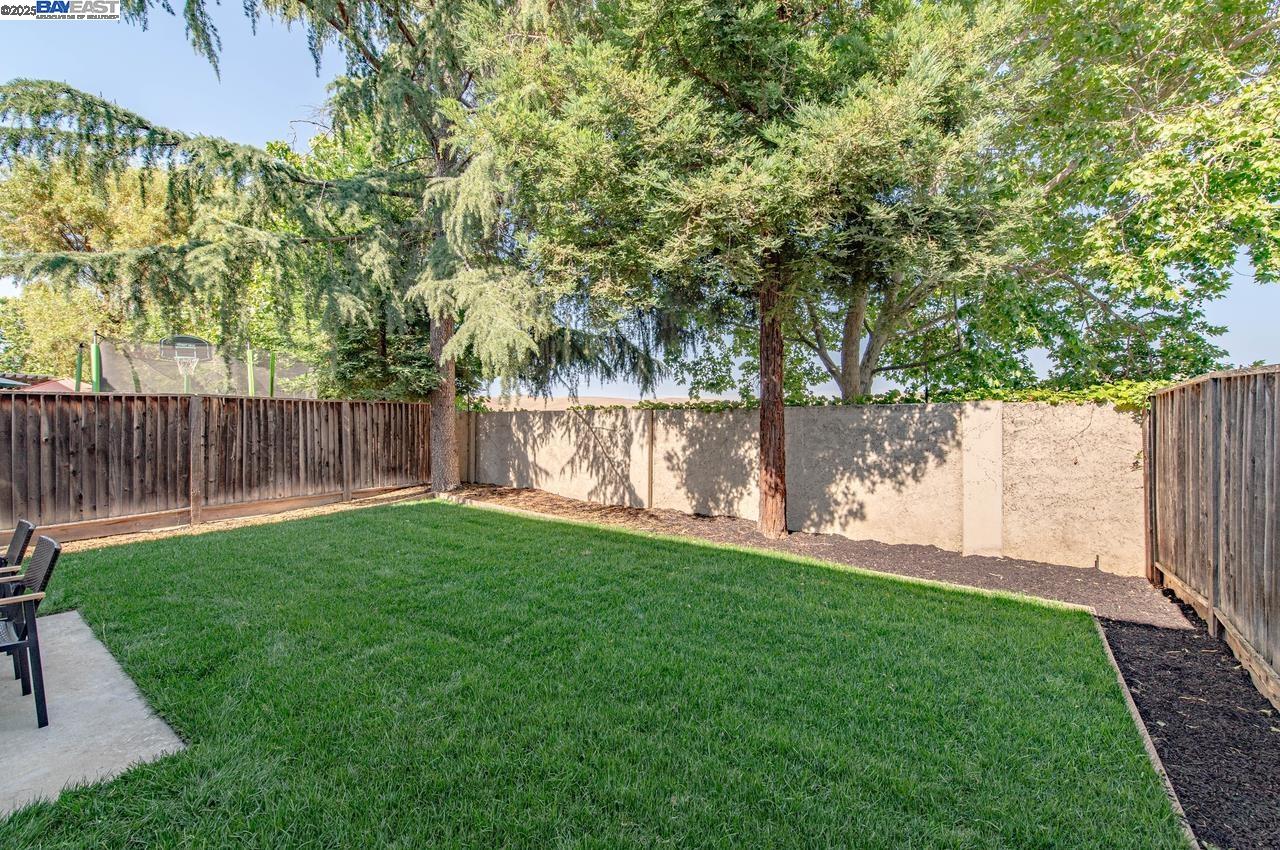 Detail Gallery Image 23 of 27 For 829 Berryessa Ct, Livermore,  CA 94551 - 3 Beds | 2/1 Baths
